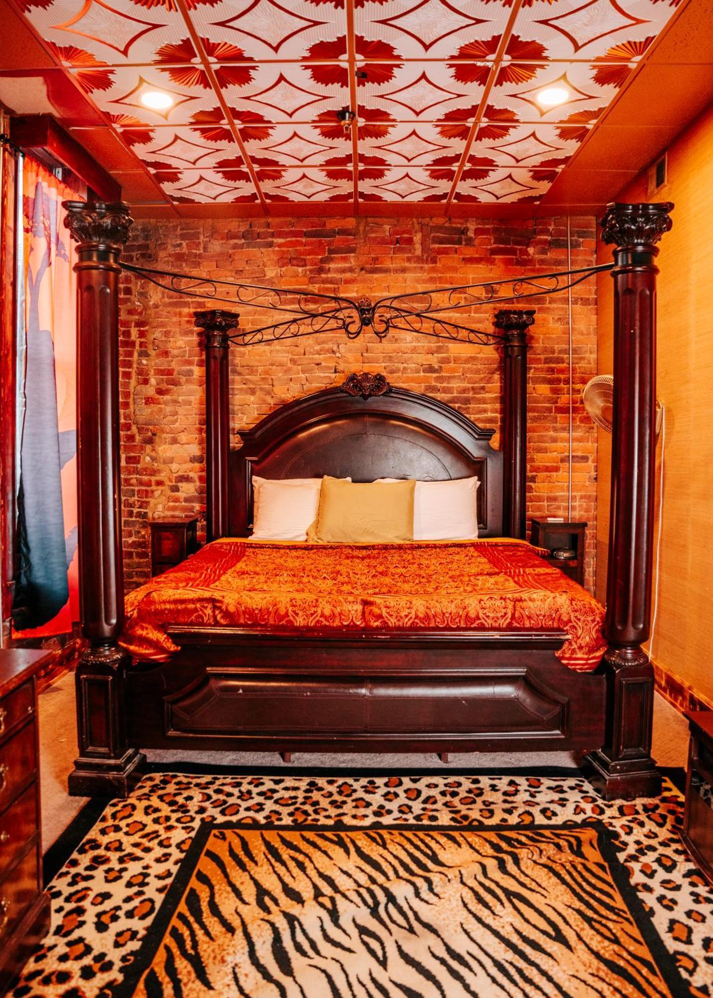 Rockstar Mansion By Broadway Holiday home Nashville