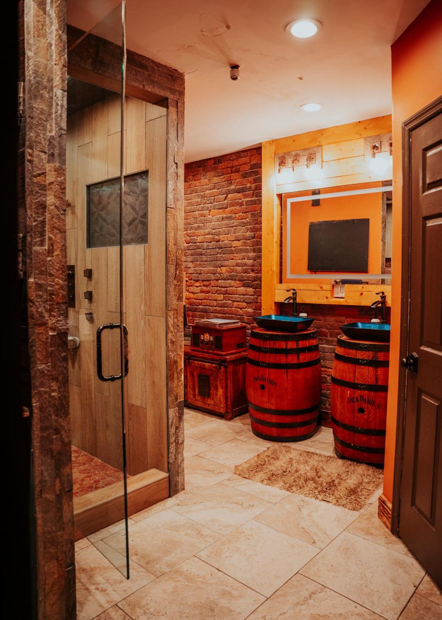 Rockstar Mansion By Broadway