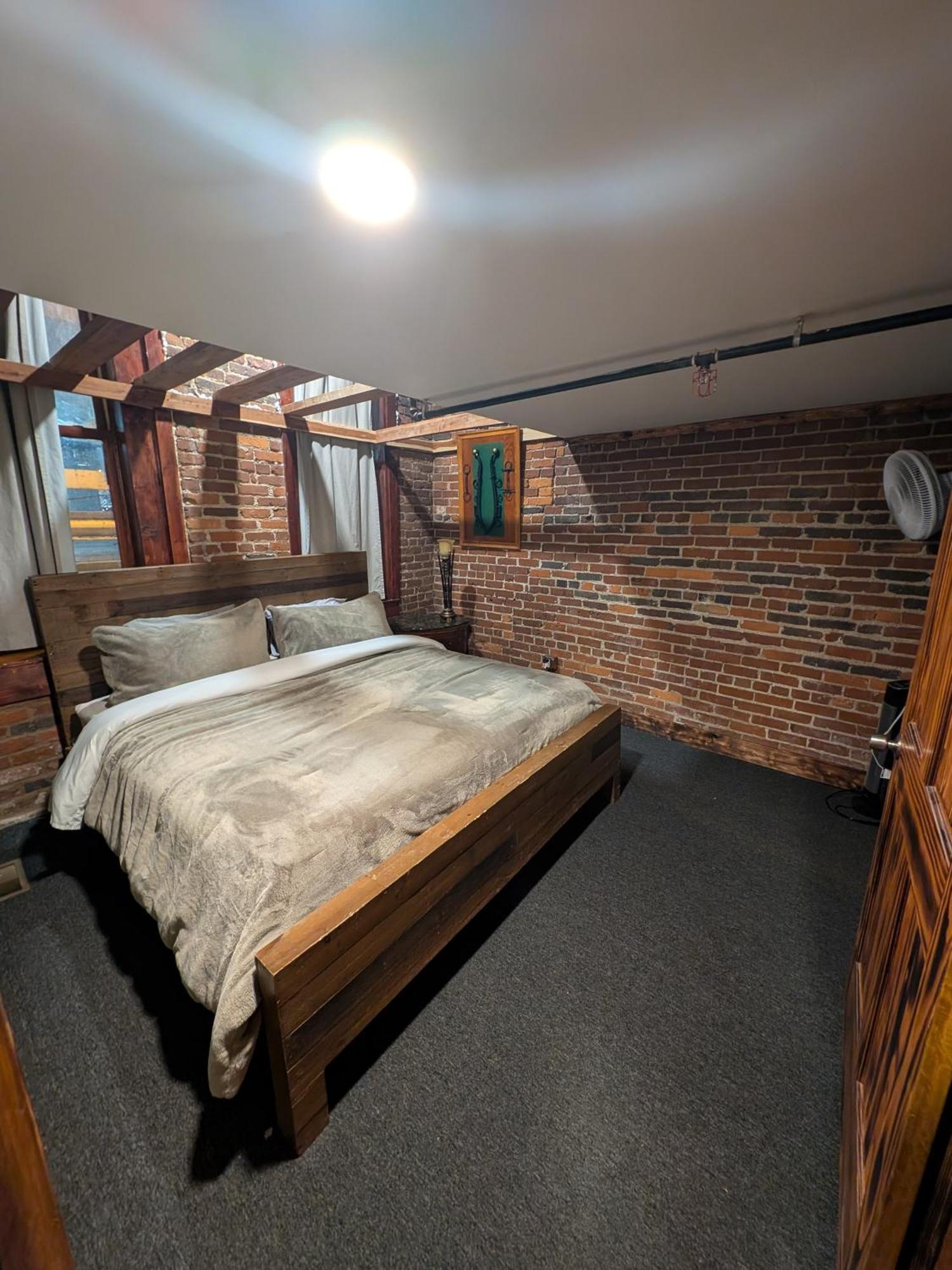 Holiday home Rockstar Mansion By Broadway