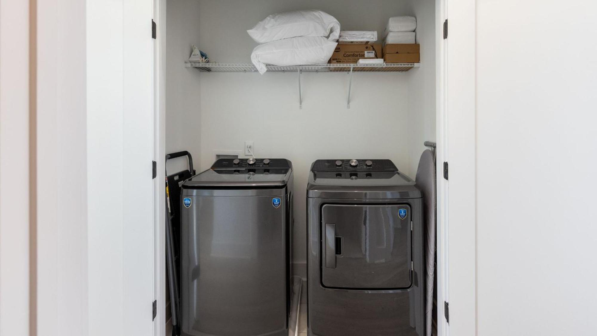 New Build Sleeps 12 2 Modern Design Near Downtown Holiday home