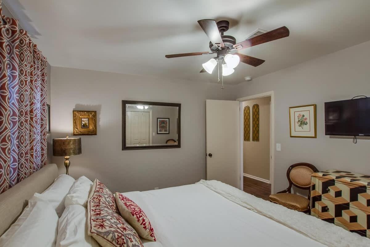 The Graycroft By Local Holiday home *