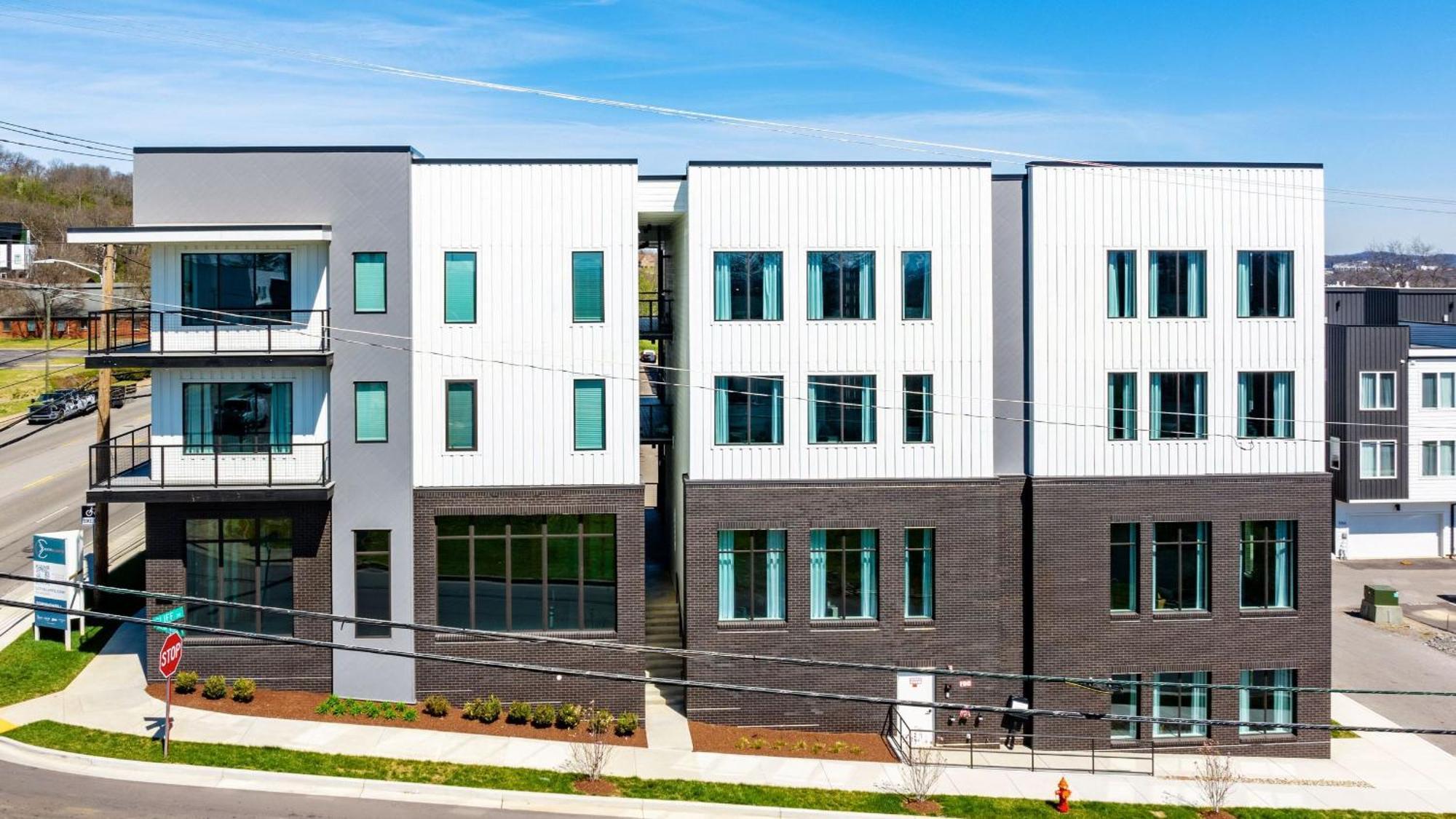 New Build Sleeps 12 2 Modern Design Near Downtown Holiday home Nashville