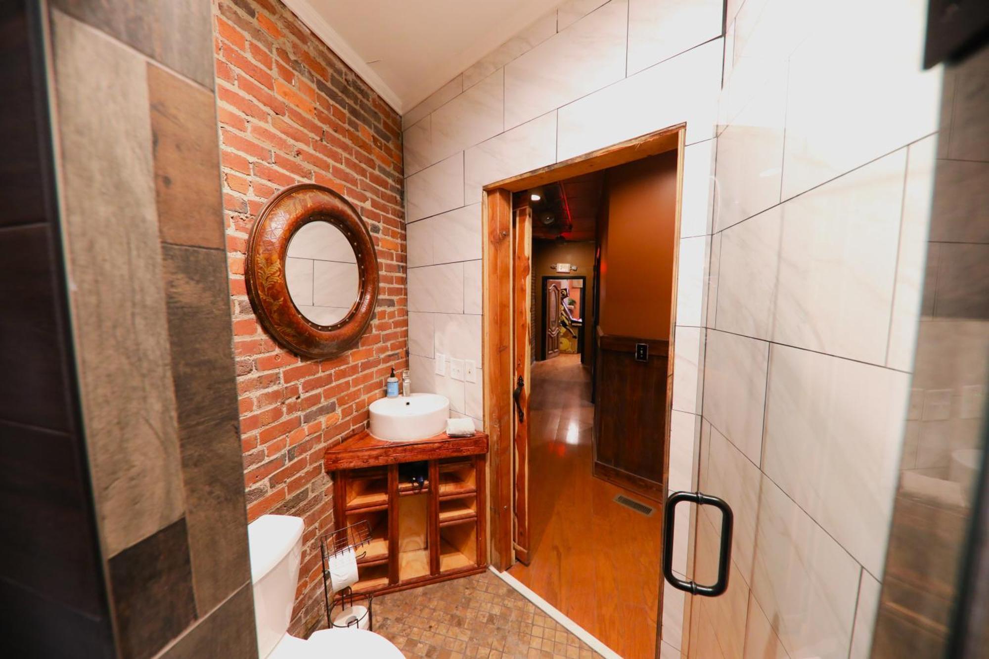 Rockstar Mansion By Broadway Holiday home