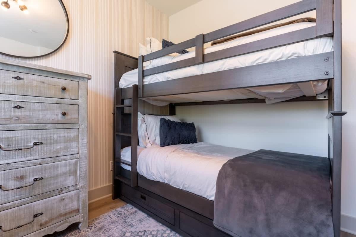 Holiday home Let The Good Times Roll By Local Nashville