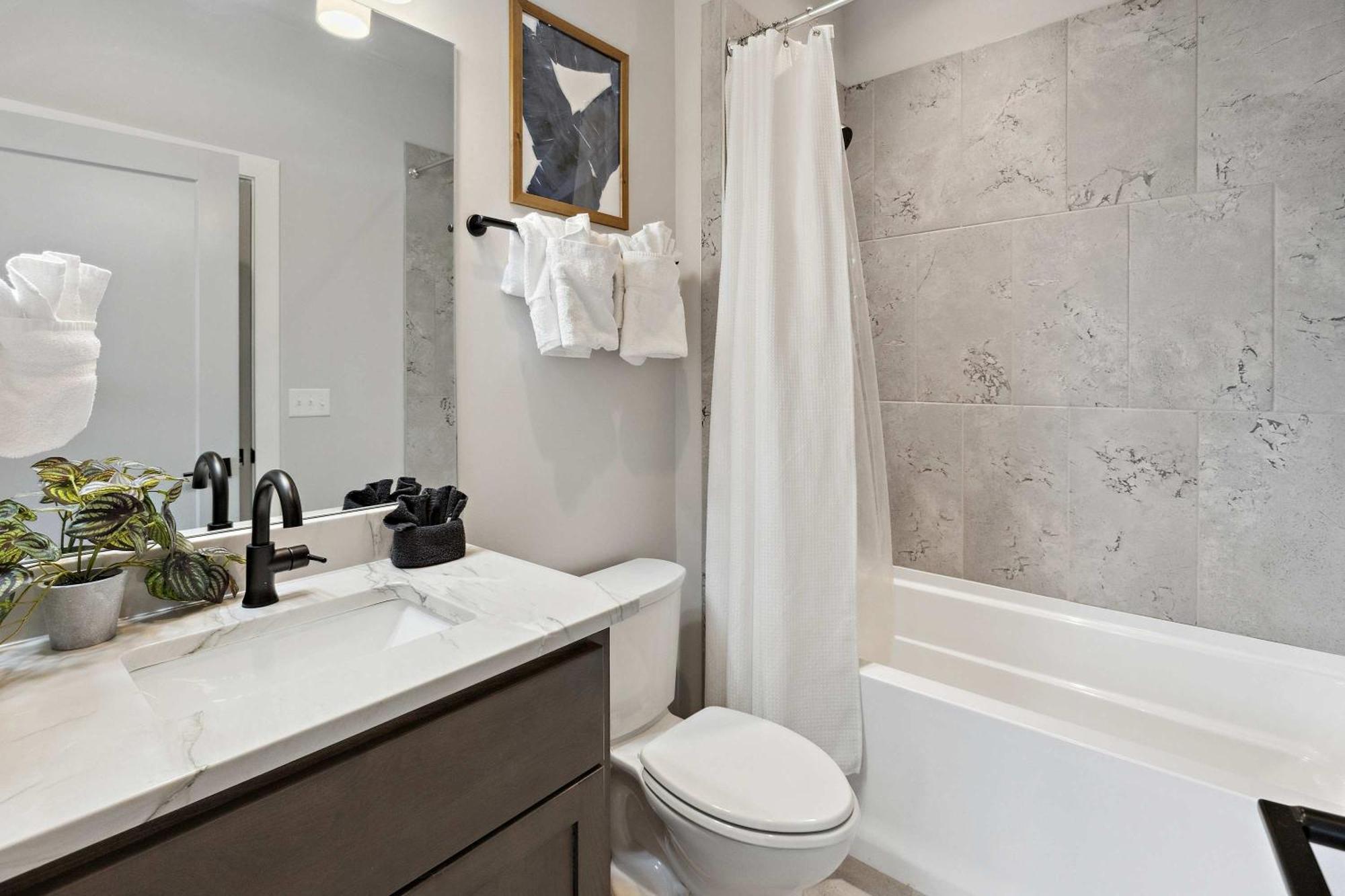 Holiday home West End Oasis-new Building & Rooftop Views