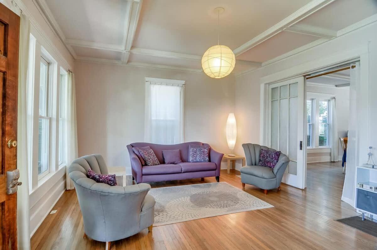 The Hummingbird Retreat By Local *