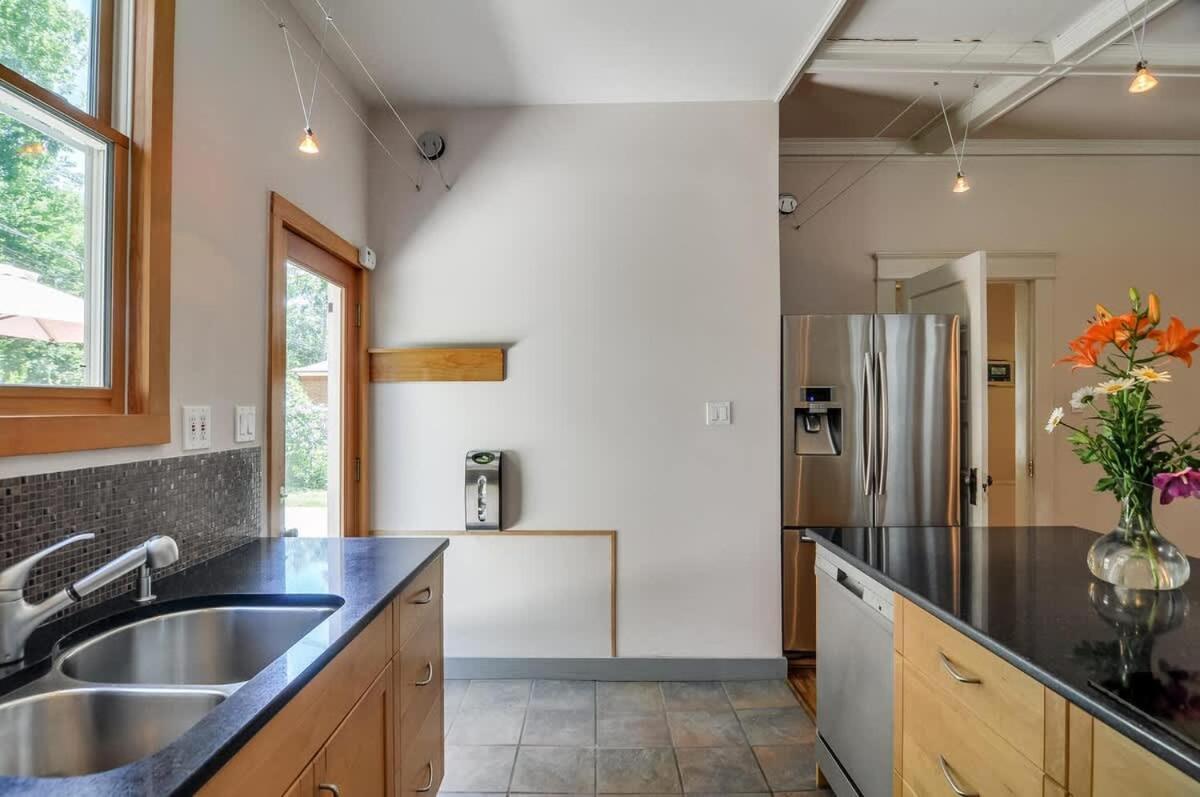 The Hummingbird Retreat By Local Apartment *