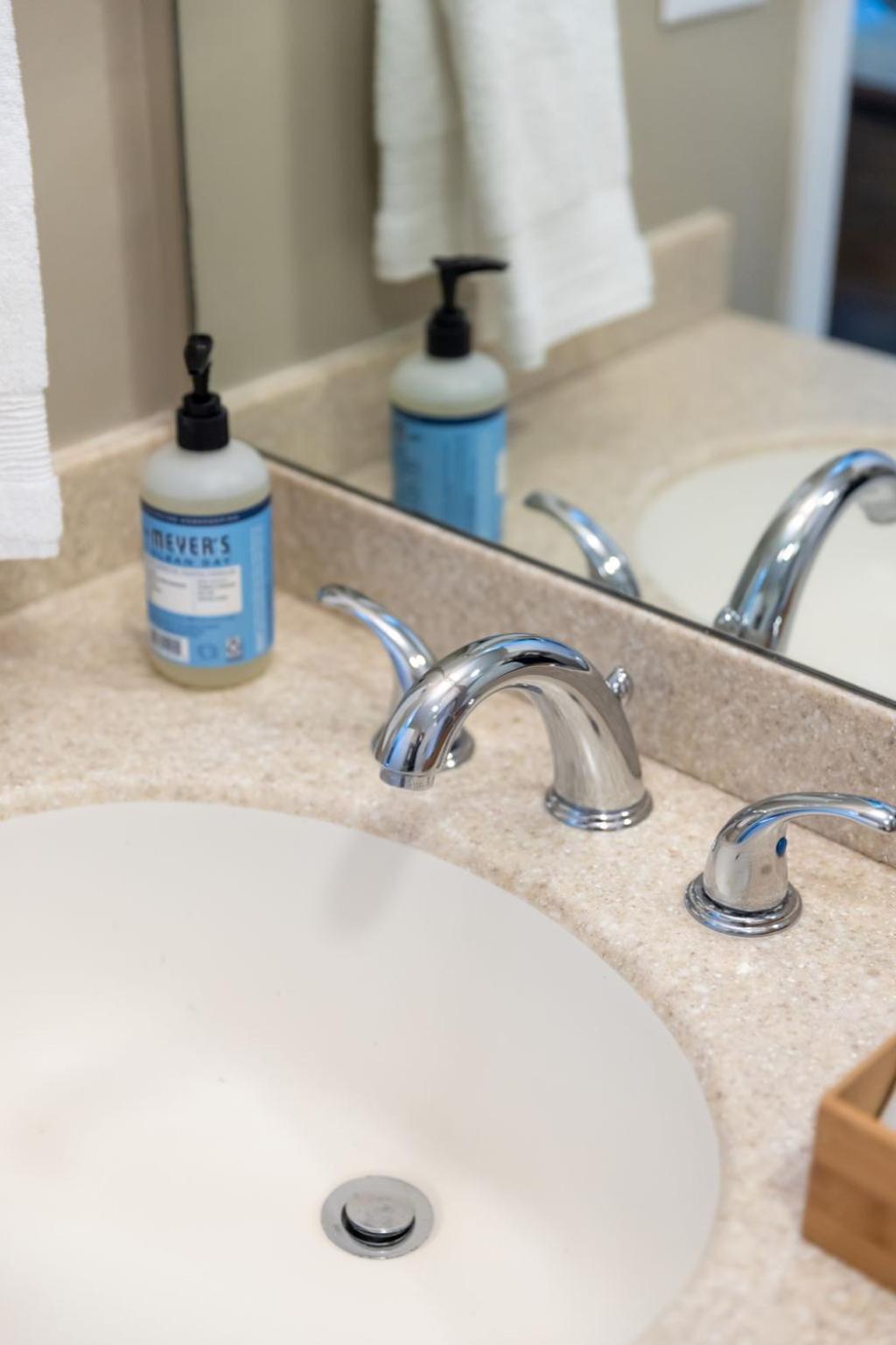 Downtown Riverfront * Nashville