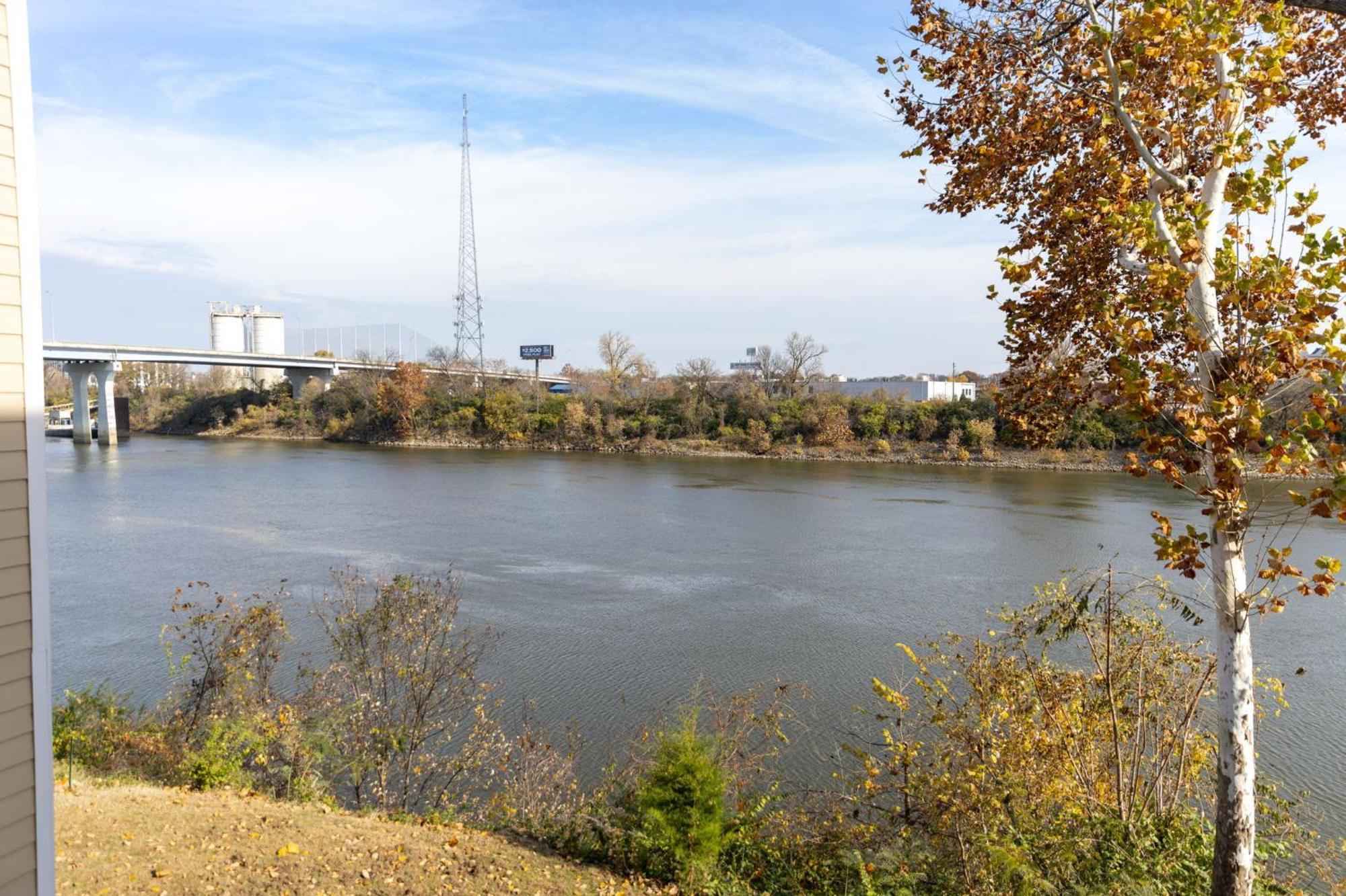 Downtown Riverfront Apartment Nashville