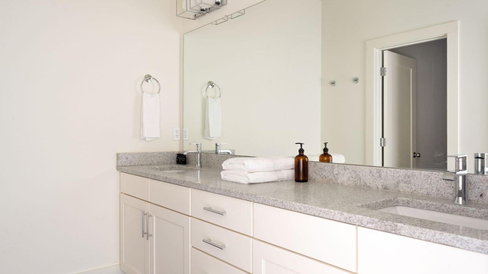 Hart Buyout 4 By Avantstay Two Town House Buyout W Modern Amenities In