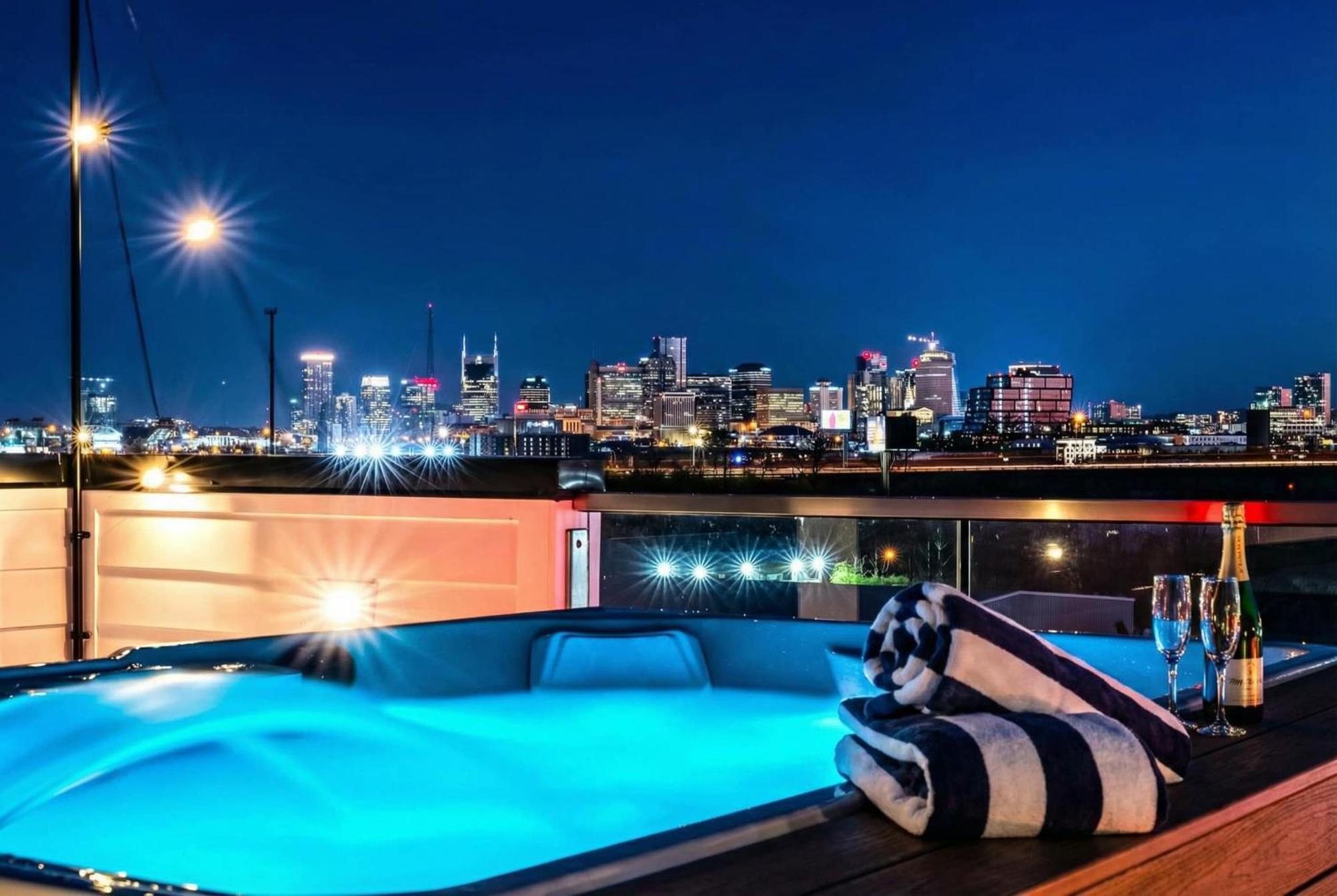 Holiday home New We Roll Rooftop - Hot Tub With Views - 13 Beds Nashville