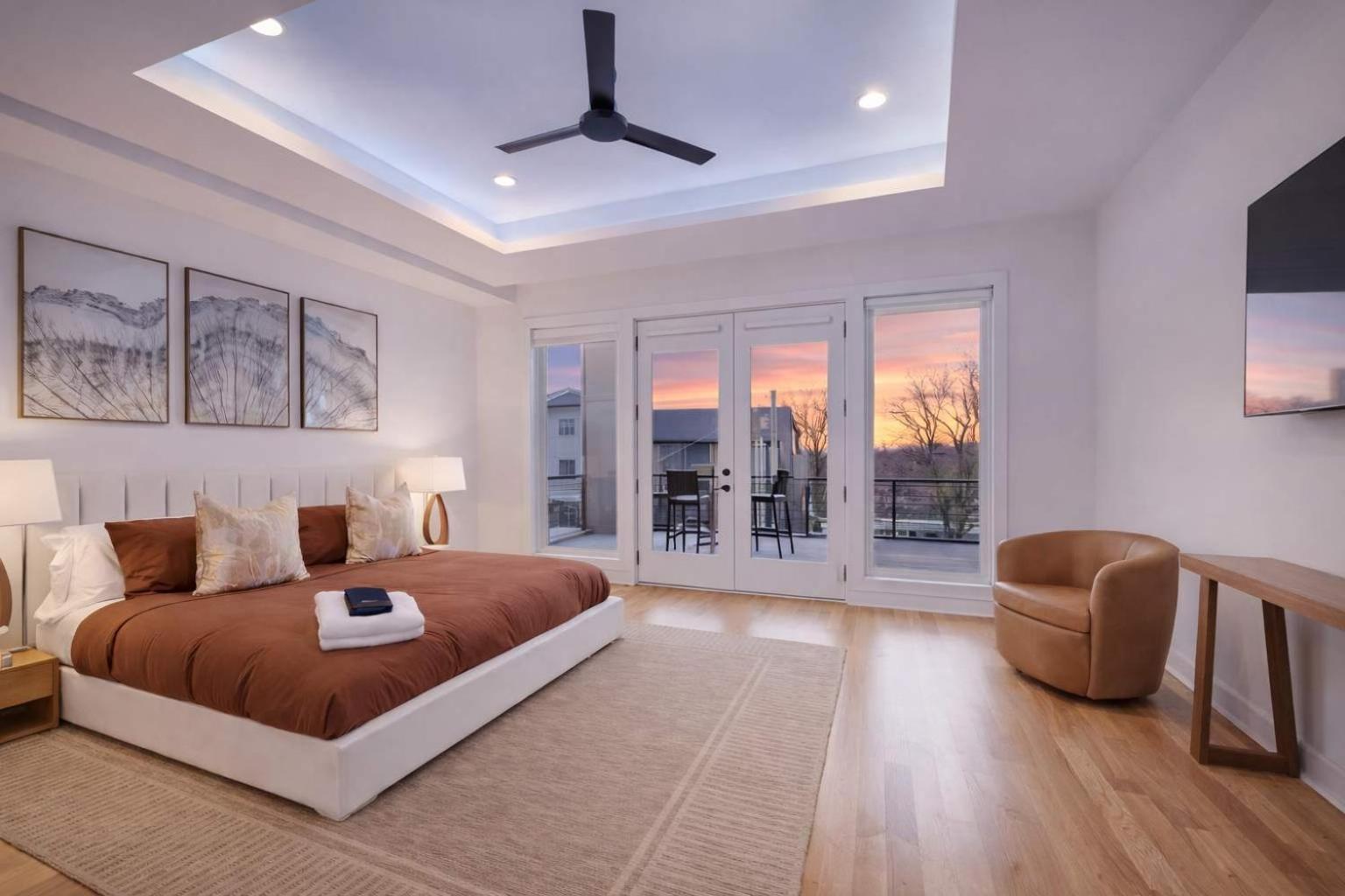 Stylish Multi-level Retreat Rooftop & Pool Table *