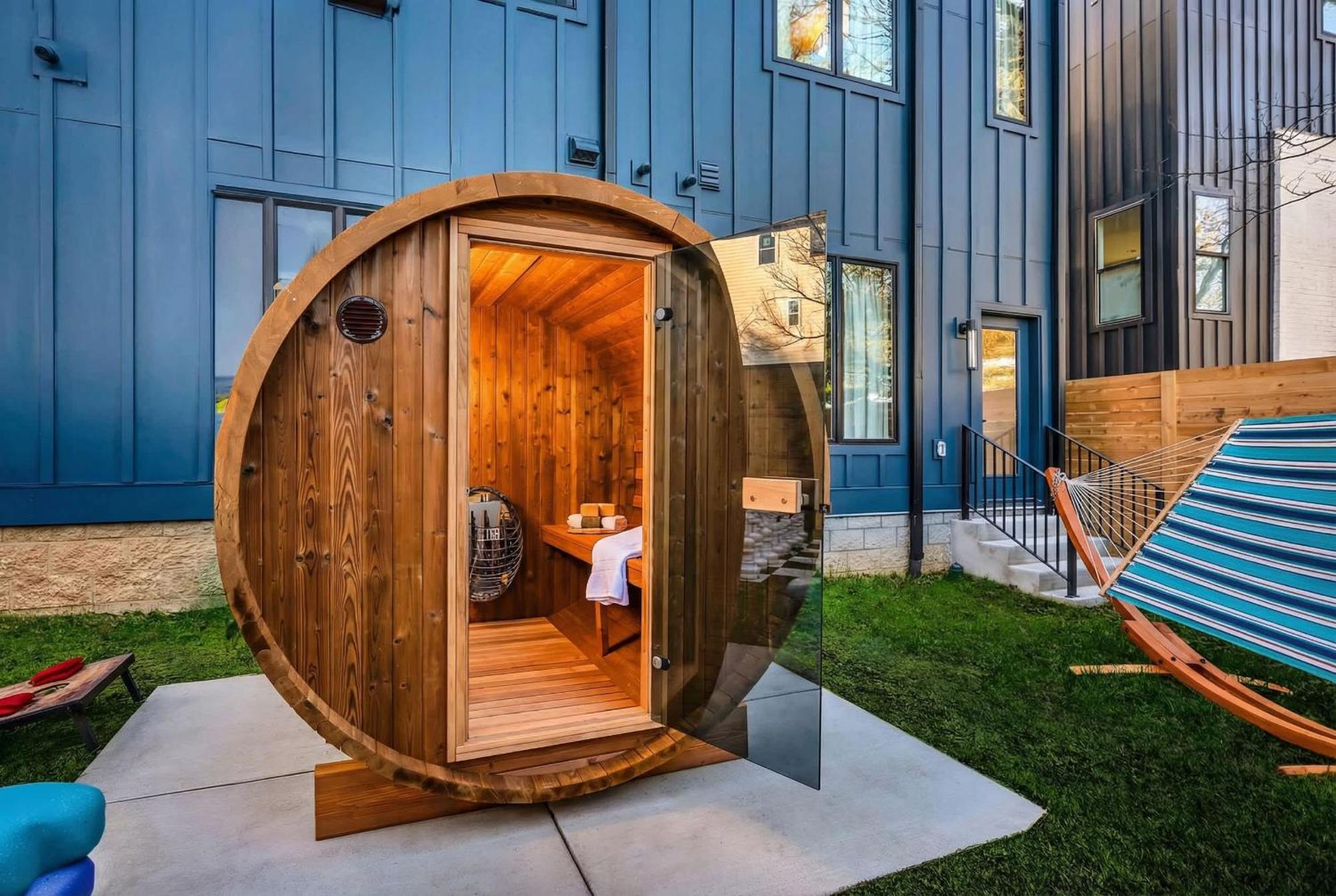 Rooftop Deck Hot Tub & Game In Nashville