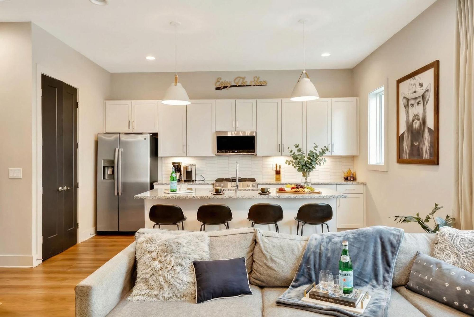 Rooftop Deck 2 Car Garage Near Downtown *