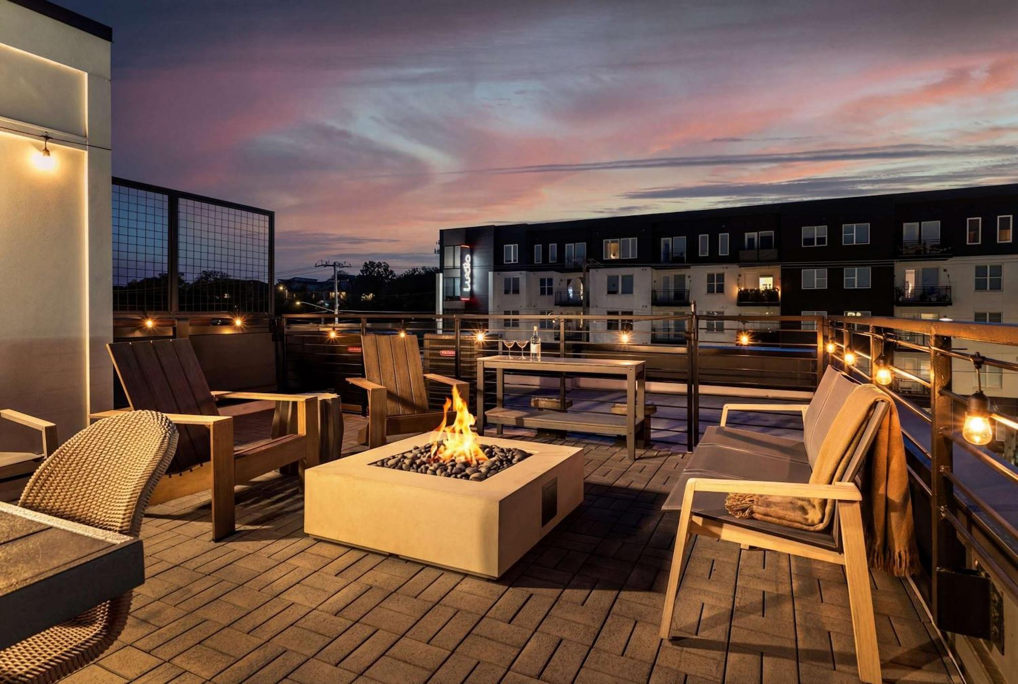 Luxe 4br Retreat With Rooftop Fire Pit & Garage Nashville