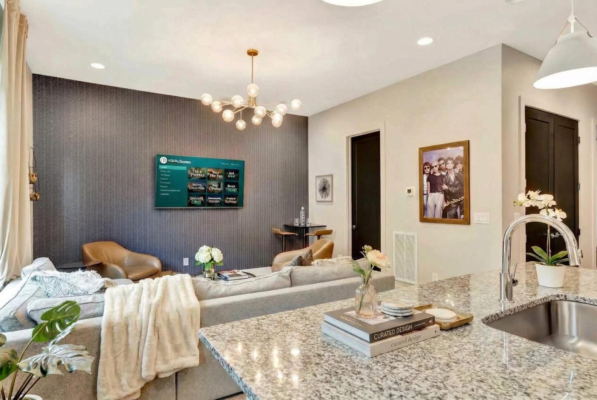 Holiday home Rooftop Deck 2 Car Garage Near Downtown