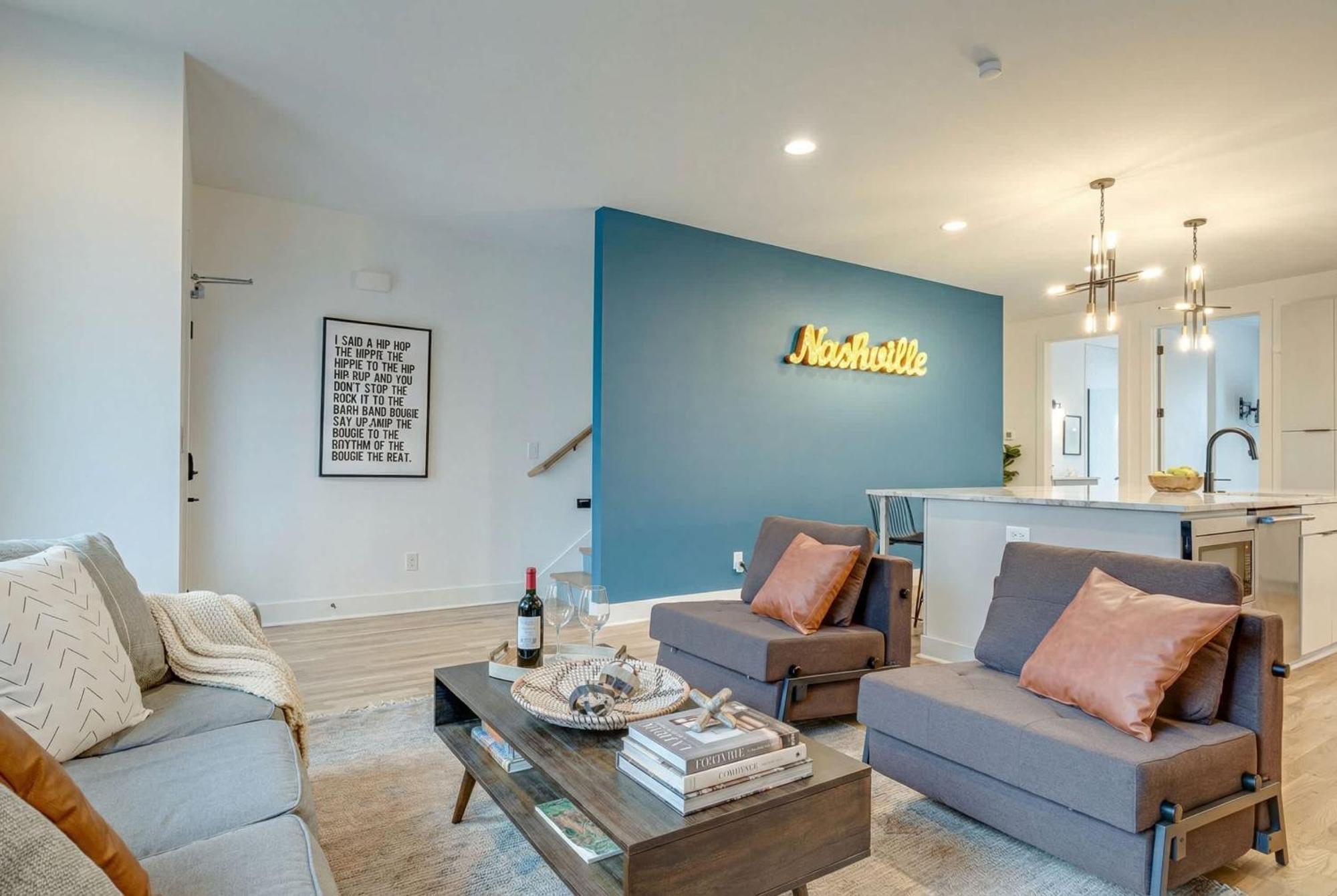 Rooftop Downtown Views - Bluebird Karaoke * Nashville