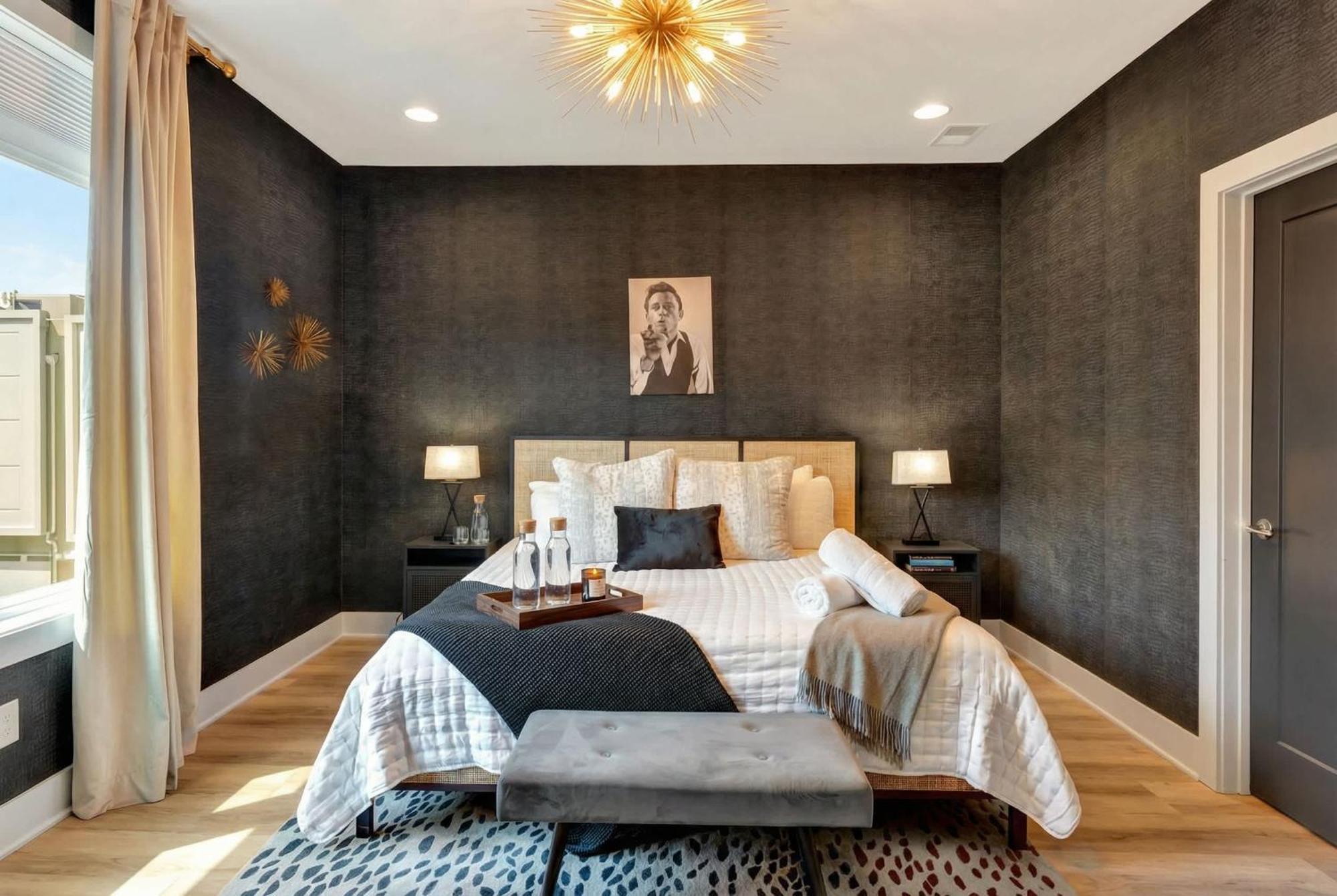 Rooftop Deck 2 Car Garage Near Downtown Holiday home Nashville