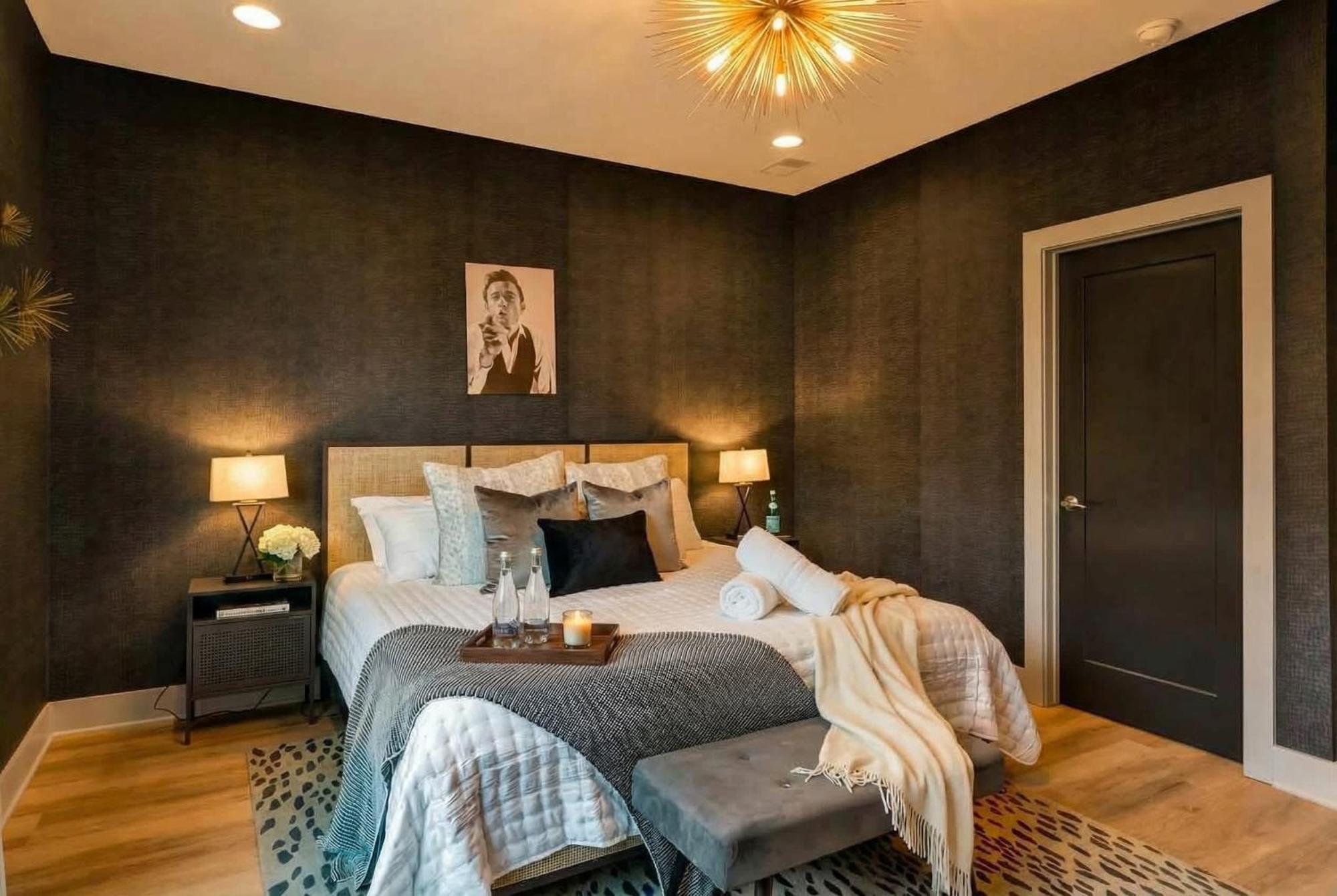 Rooftop Deck 2 Car Garage Near Downtown Holiday home *