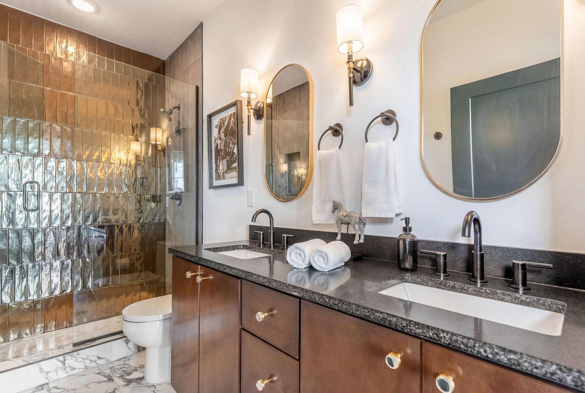 Luxe 4br Retreat With Rooftop Fire Pit & Garage Nashville