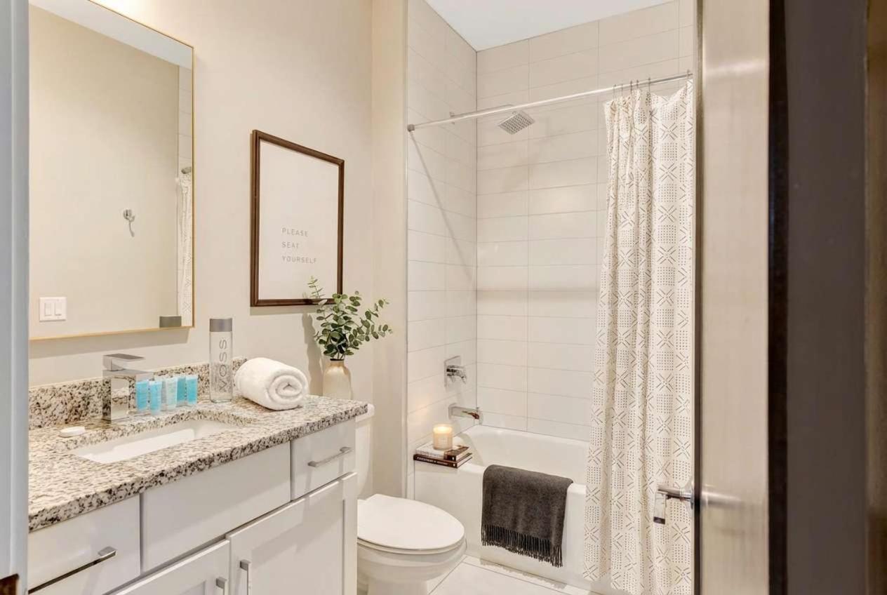 Holiday home Rooftop Deck 2 Car Garage Near Downtown