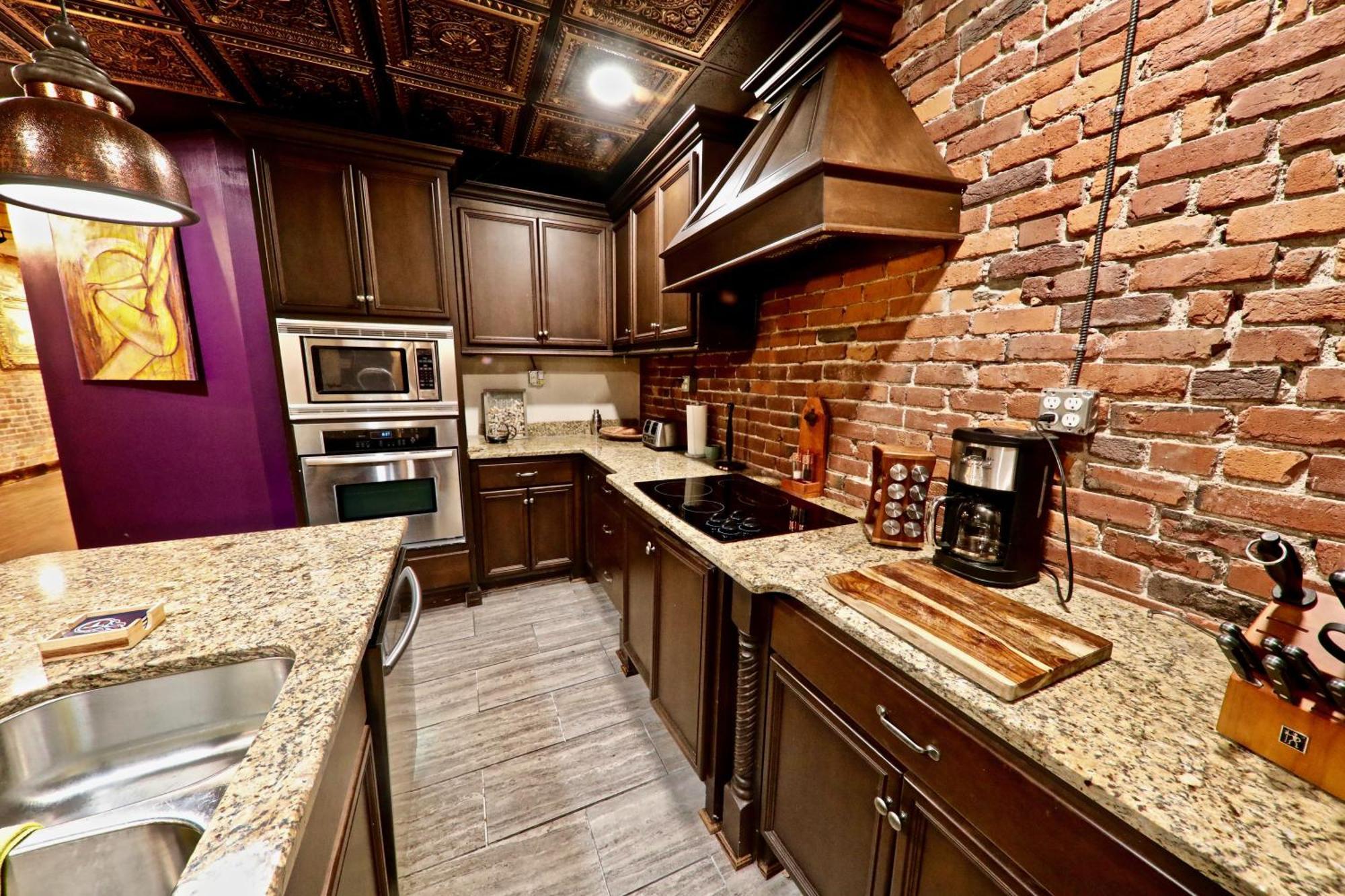 Broadway 4br 2bth 2500sf Art Gallery And Steam Nashville