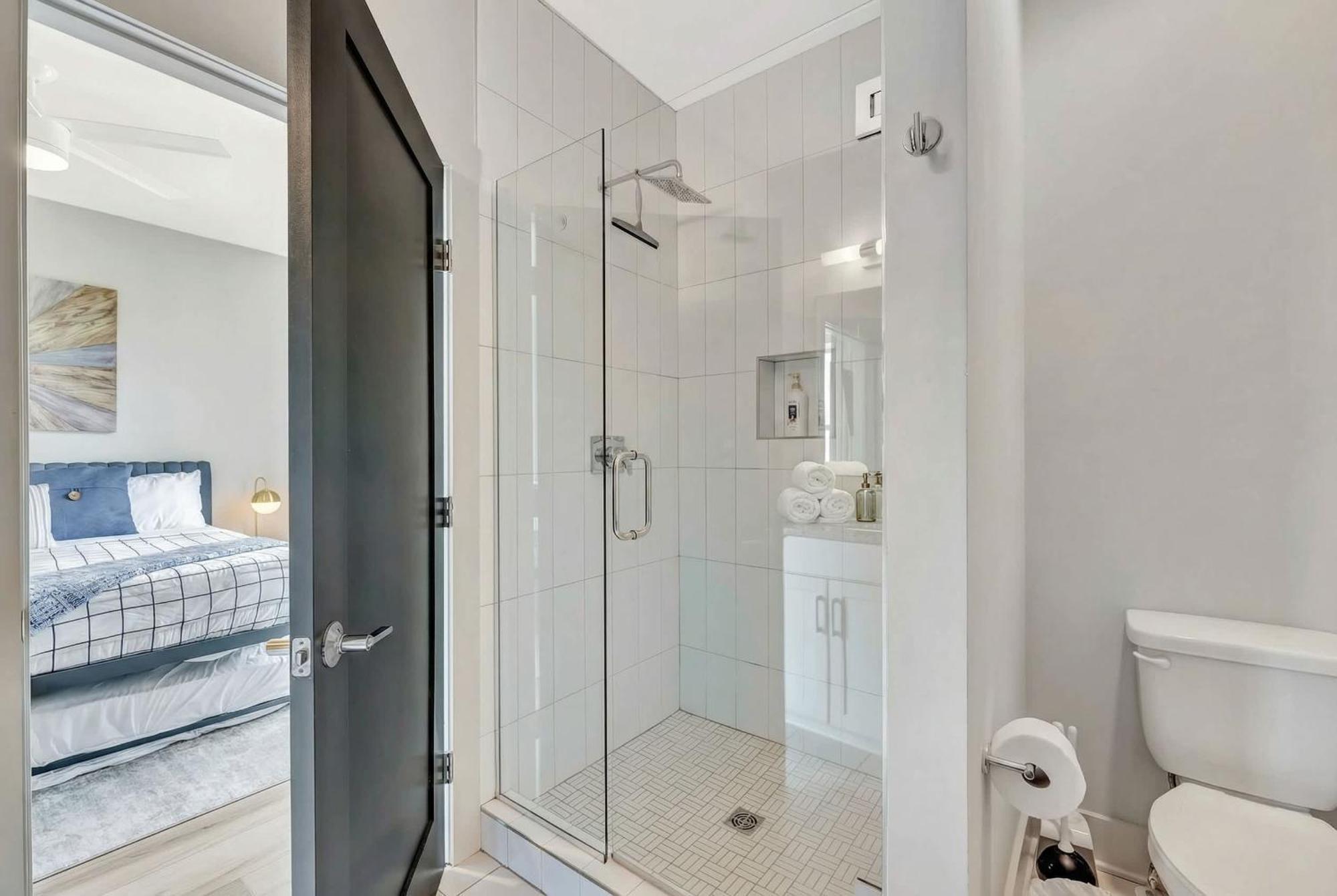 Rooftop Deck Grill Ping Pong Near Downtown