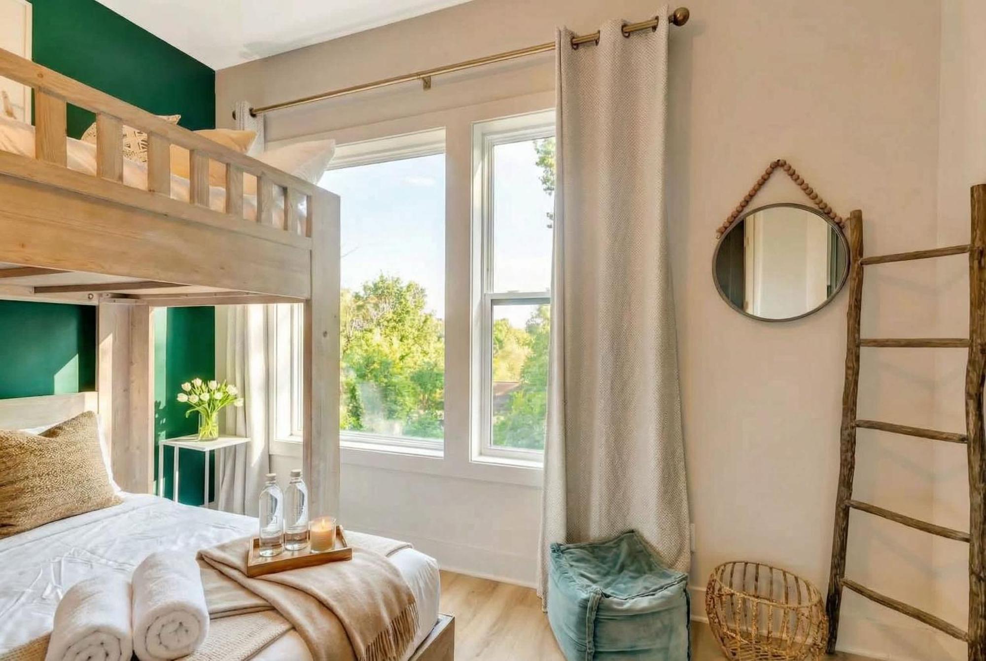 Rooftop Deck 2 Car Garage Near Downtown