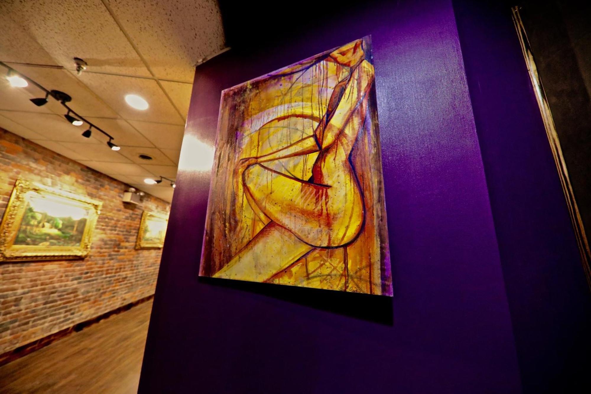 Broadway 4br 2bth 2500sf Art Gallery And Steam