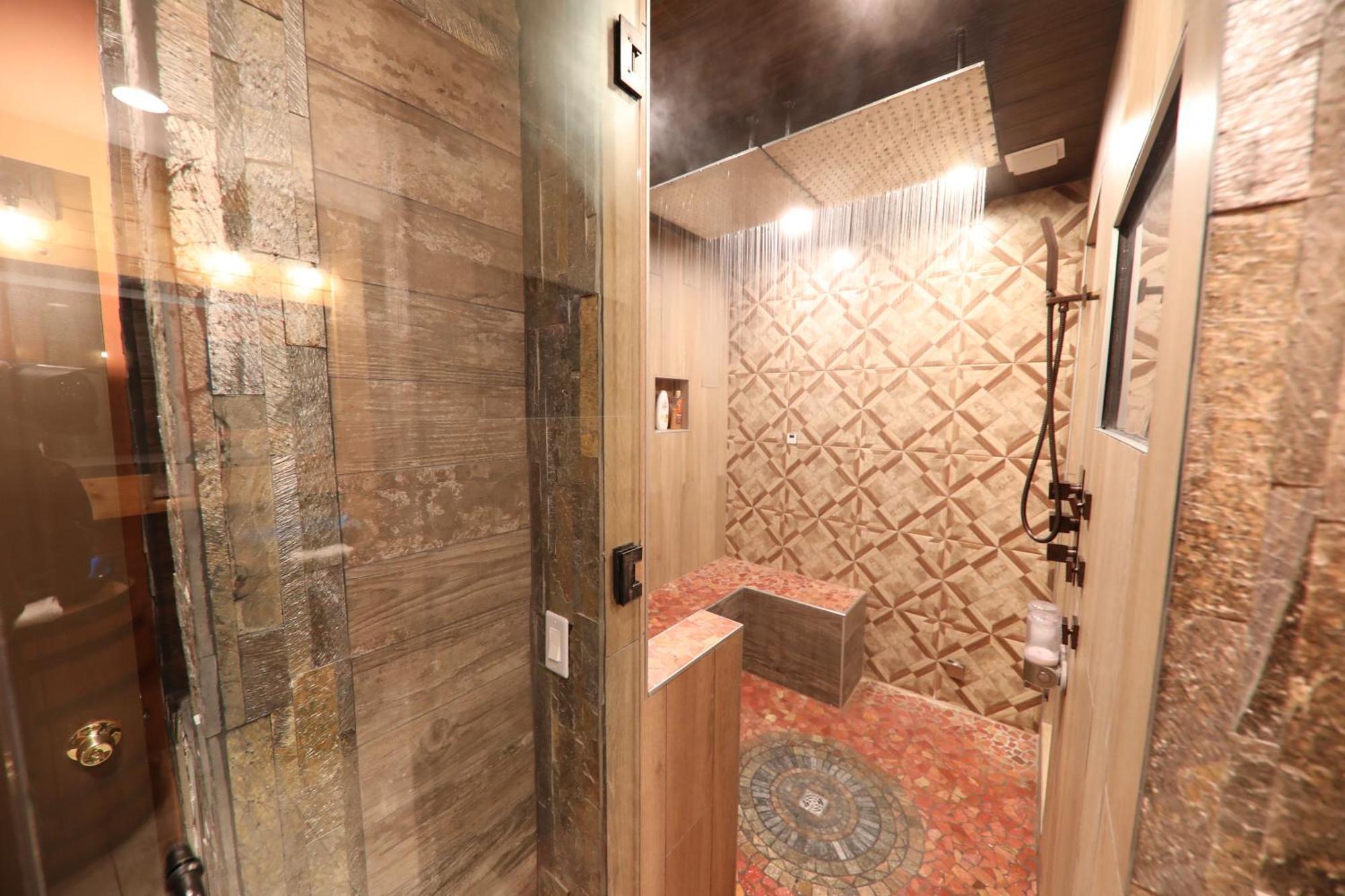 Broadway 4br 2bth 2500sf Art Gallery And Steam