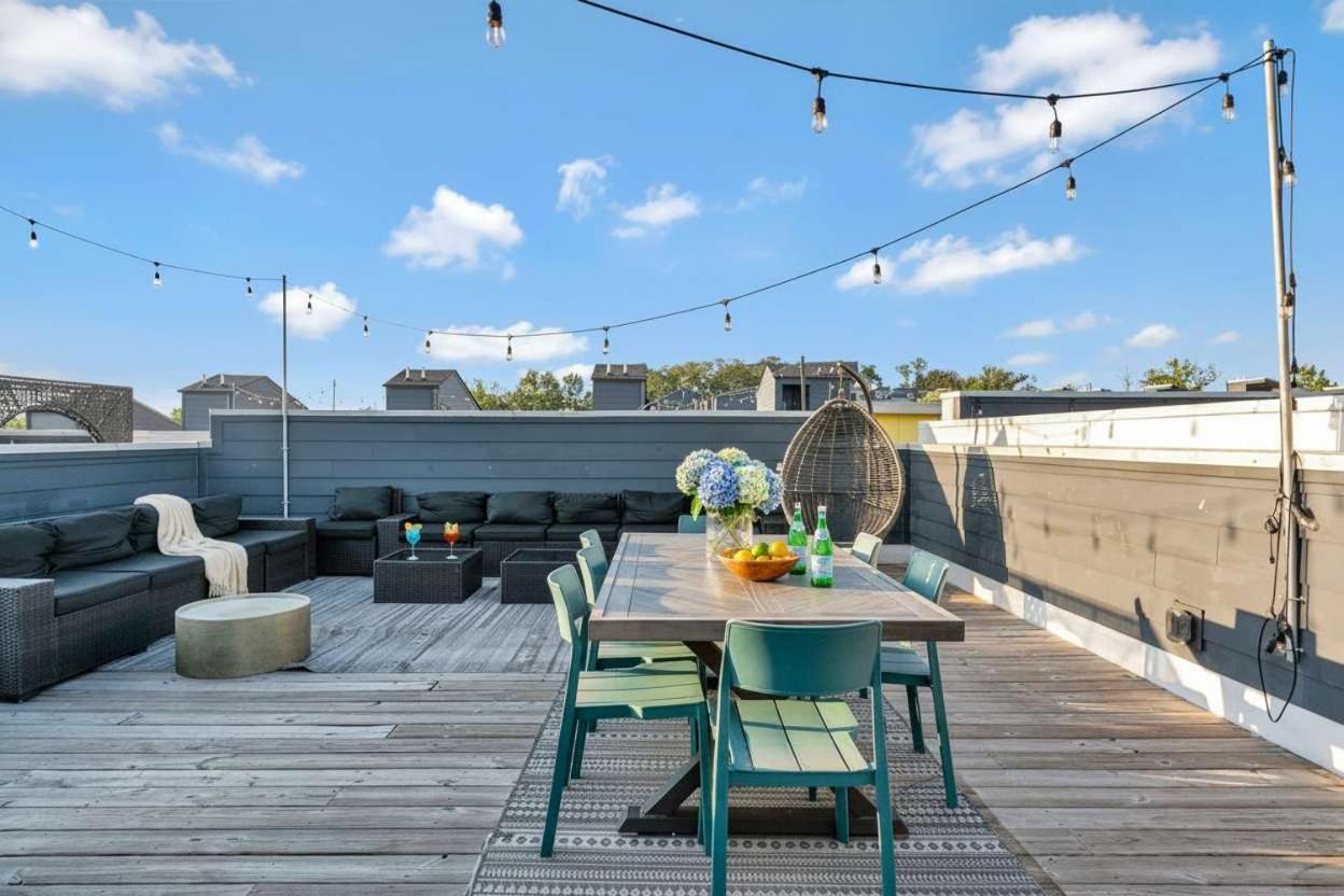 Rooftop Deck 2 Car Garage Near Downtown Holiday home *