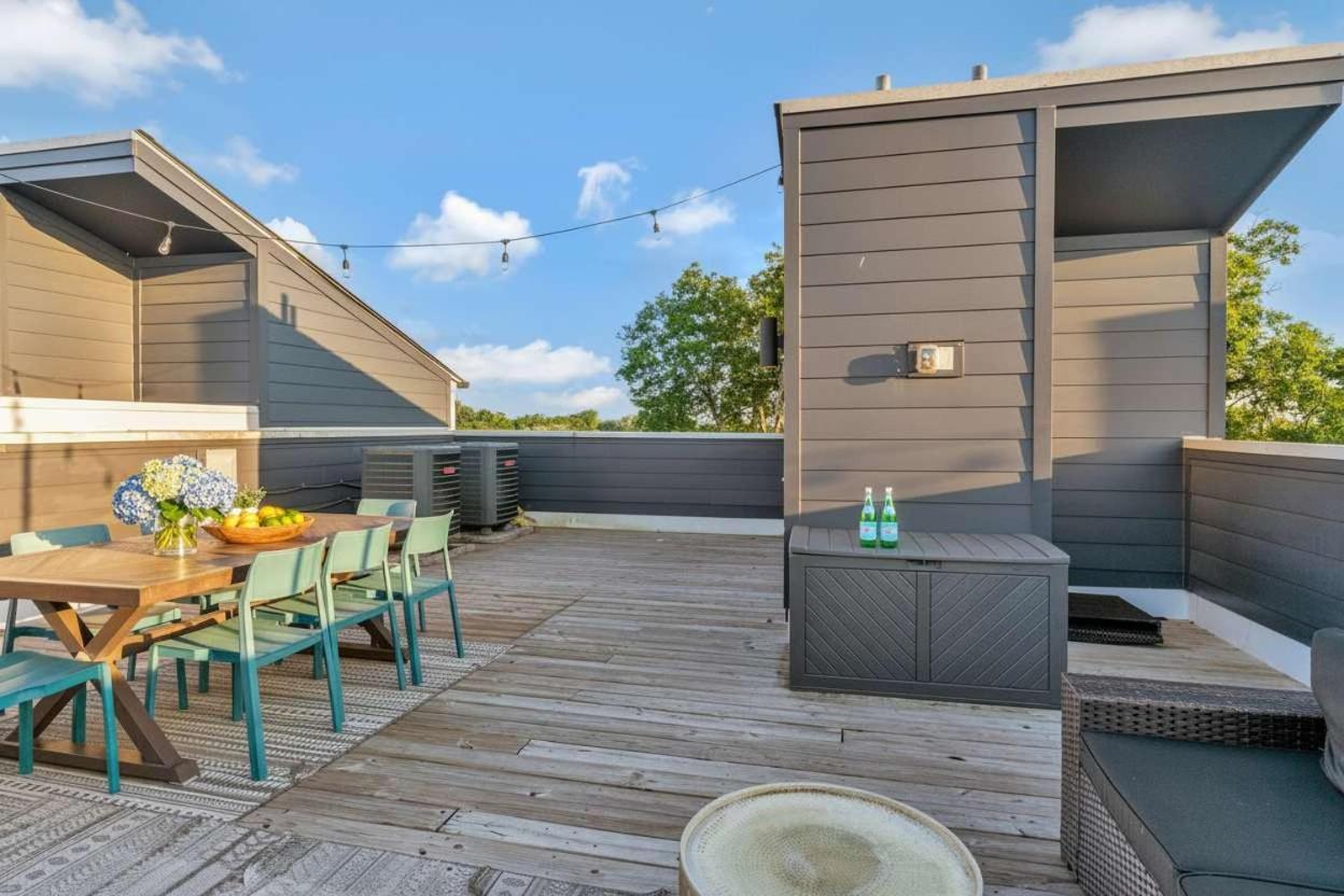 Rooftop Deck 2 Car Garage Near Downtown Holiday home Nashville