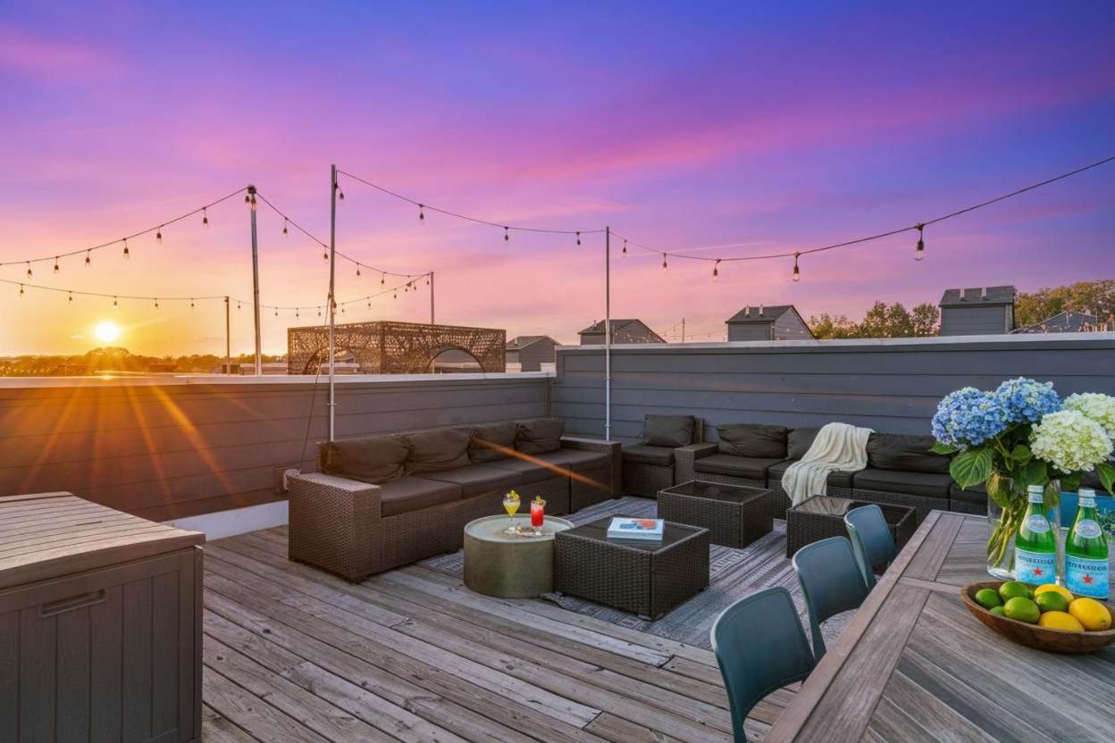 Rooftop Deck 2 Car Garage Near Downtown Nashville