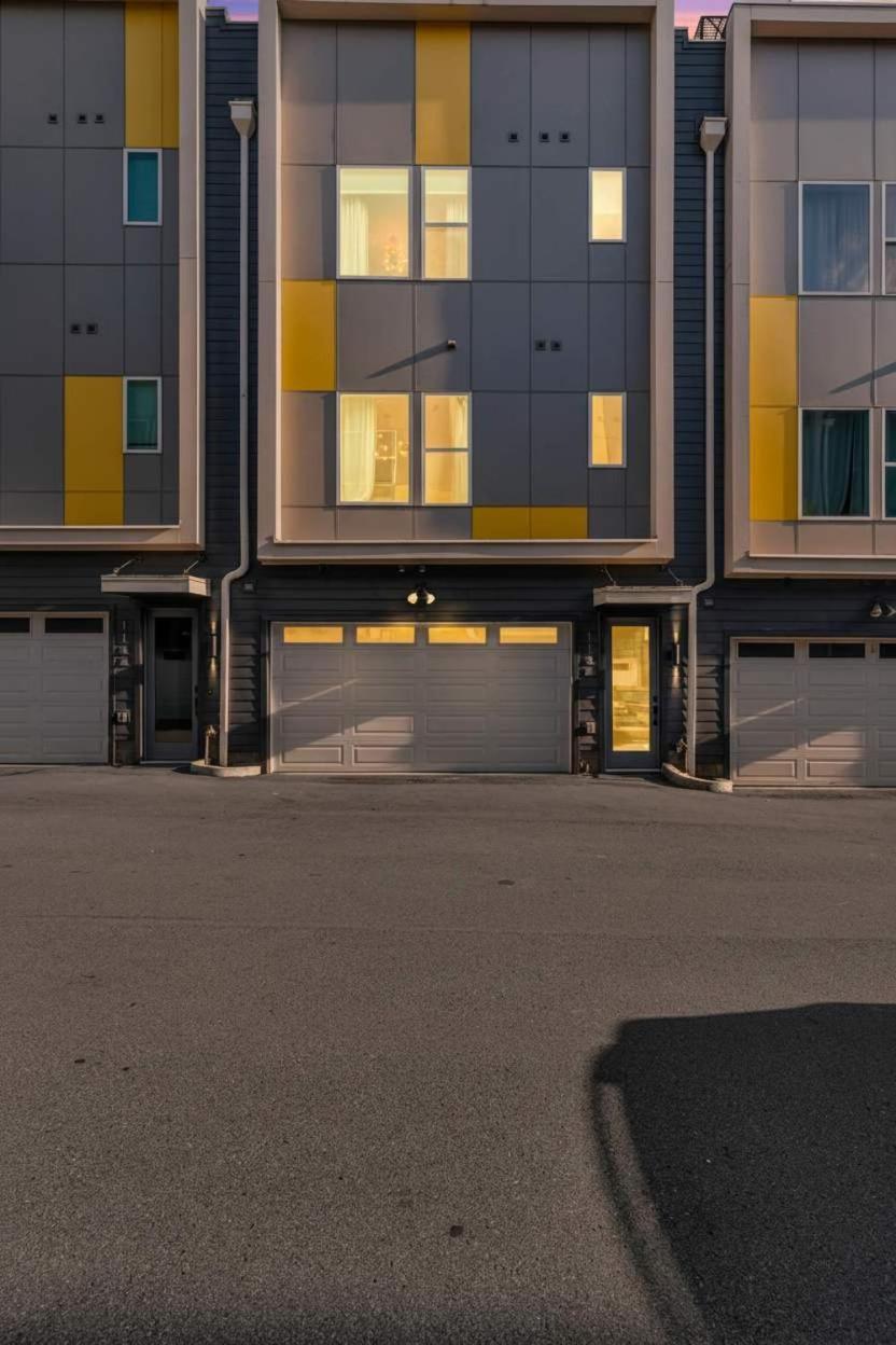 Rooftop Deck 2 Car Garage Near Downtown Holiday home Nashville