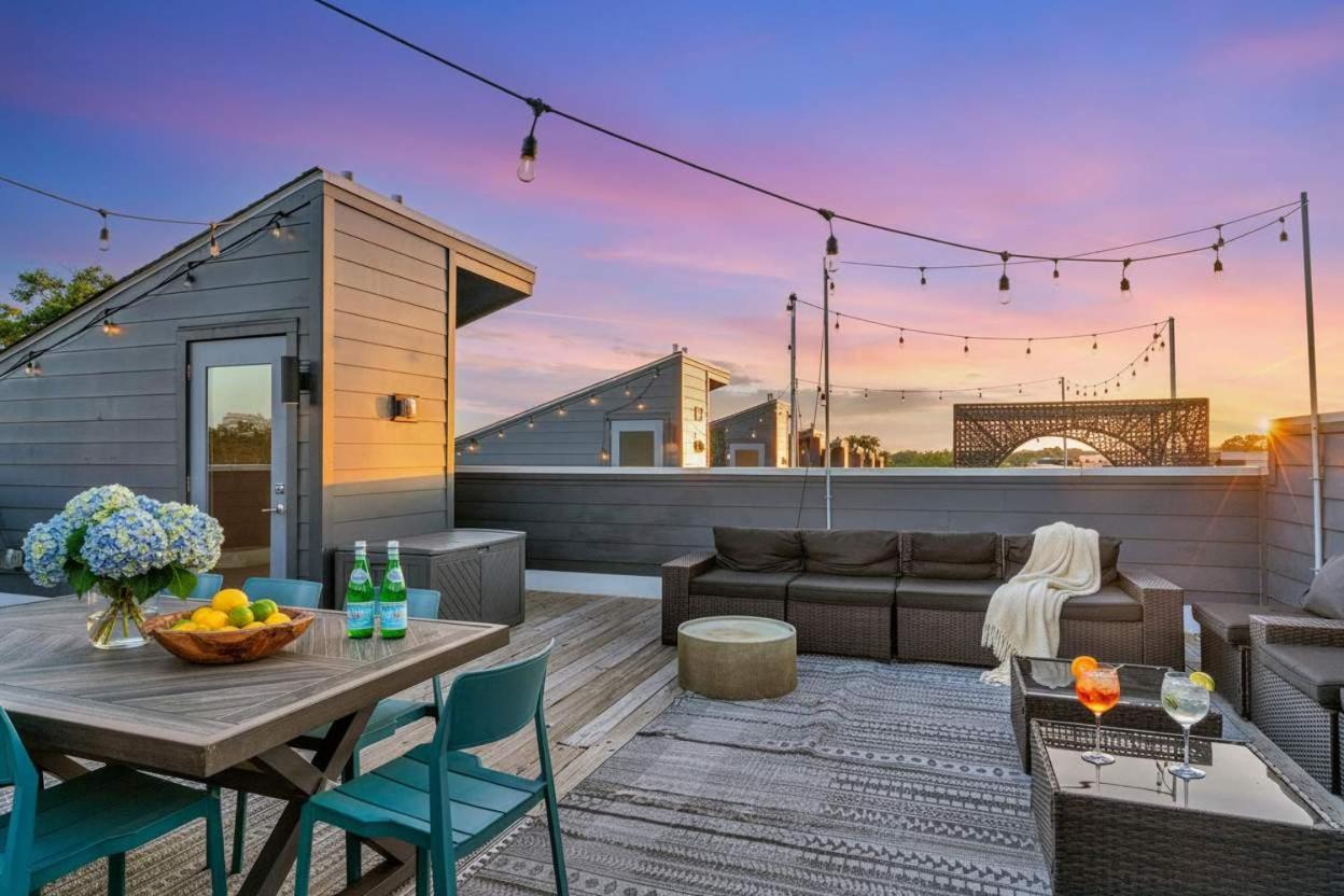 Holiday home Rooftop Deck 2 Car Garage Near Downtown