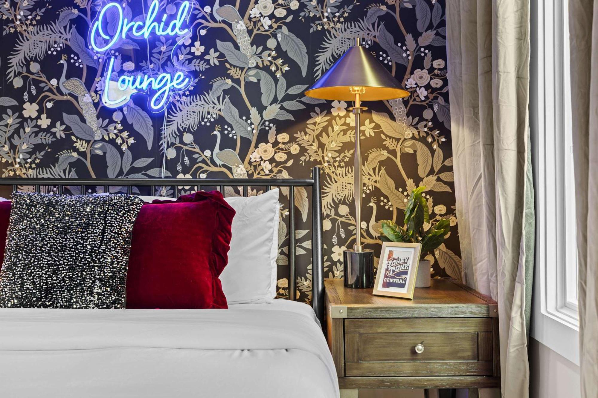 2 Side By Side Units Roof Decks Karaoke Murals Holiday home