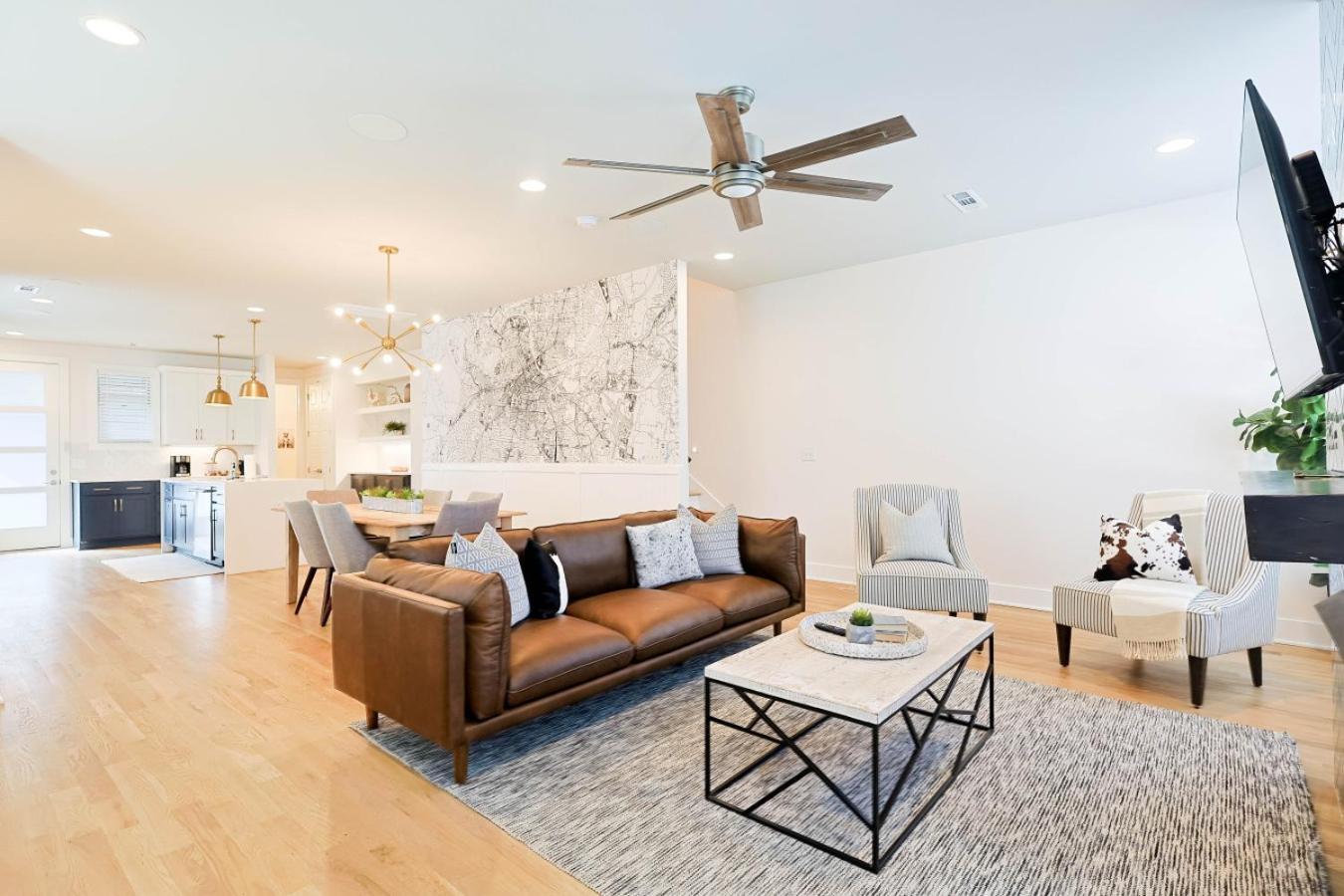 New Townhome Highly Walkable 5 Points Downtown Holiday home