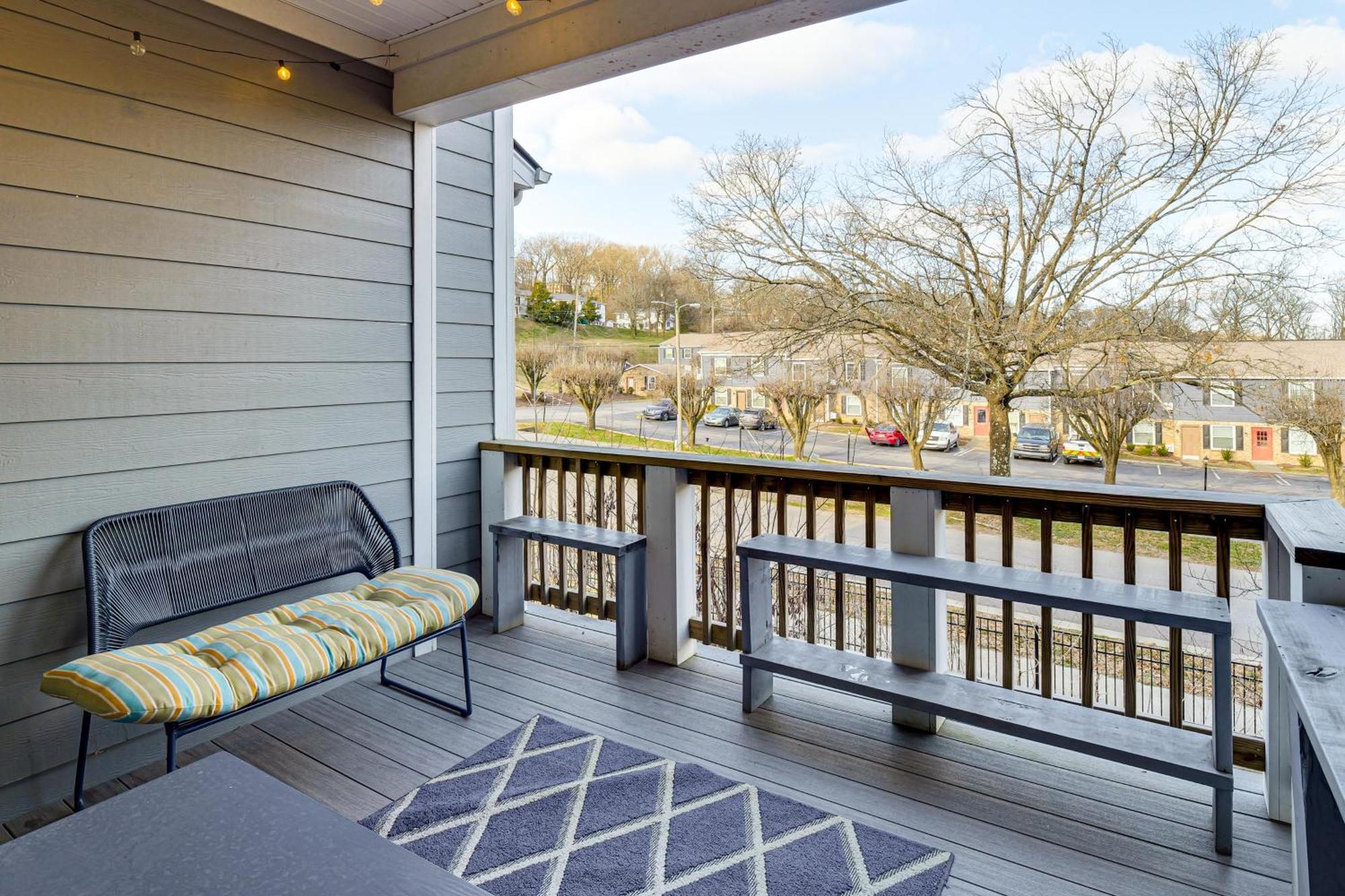 Holiday home 6 Mi To Broadway Townhome With Balcony! Nashville