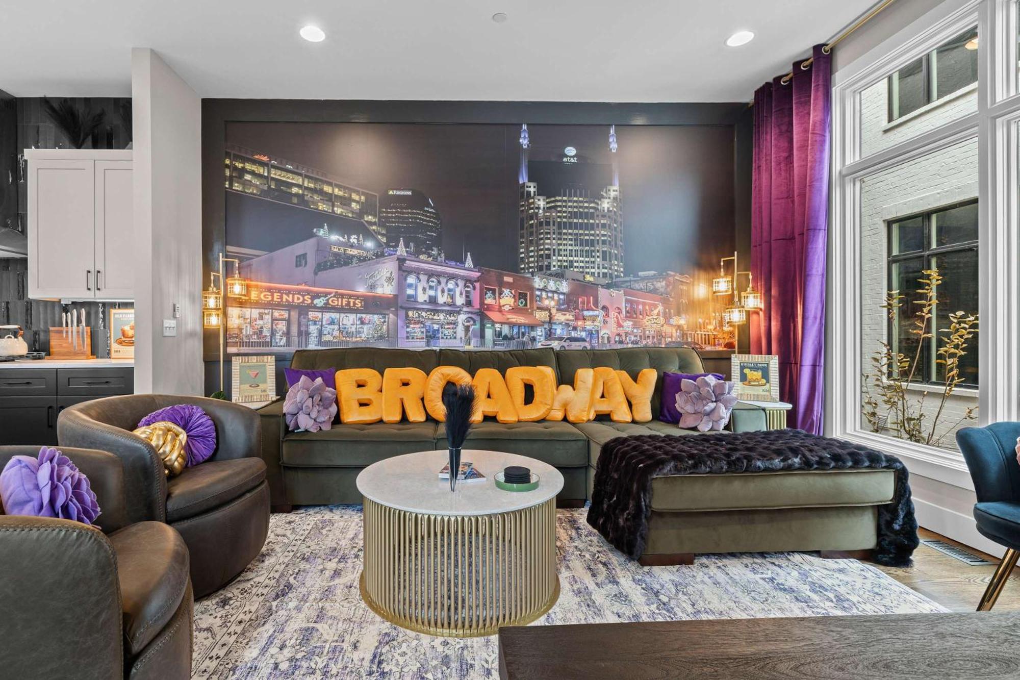 2 Side By Side Units Roof Decks Karaoke Murals Holiday home