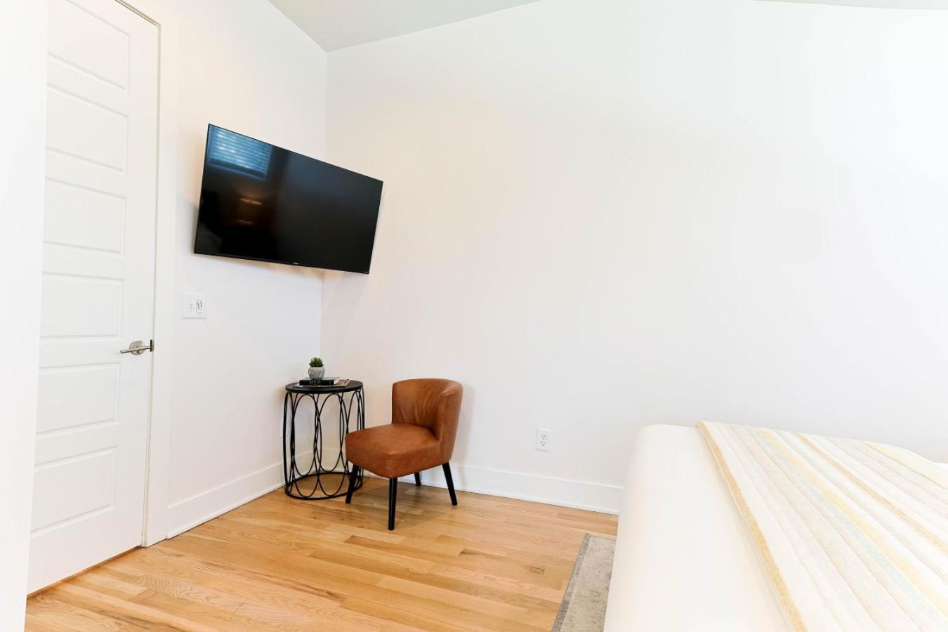 Holiday home Modern Retreat 4 Bedroom 3 5 Ba Walk To East Nash Gems Nashville