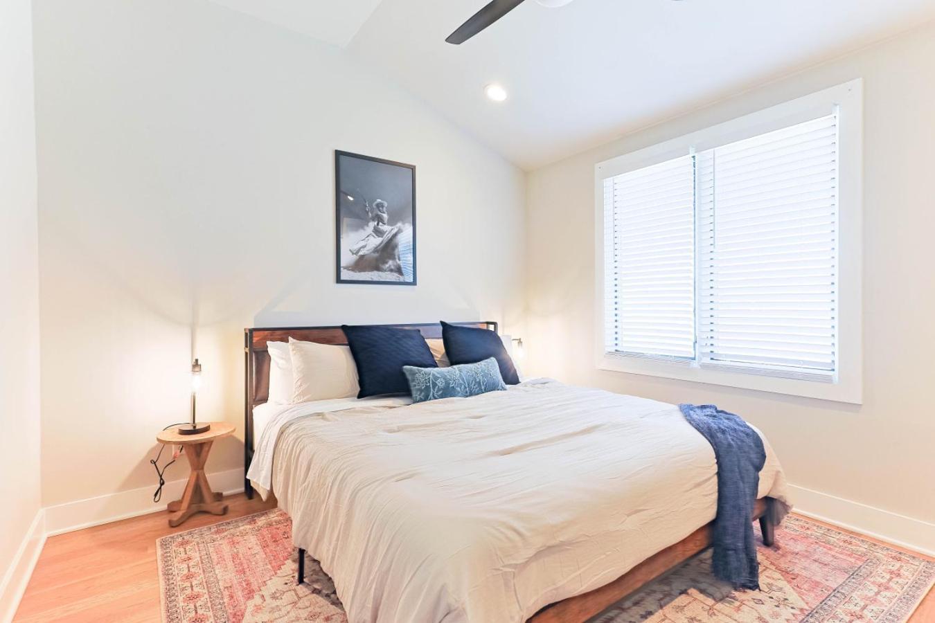 Bachelorette Pad Stage And Neon Vibe * Nashville