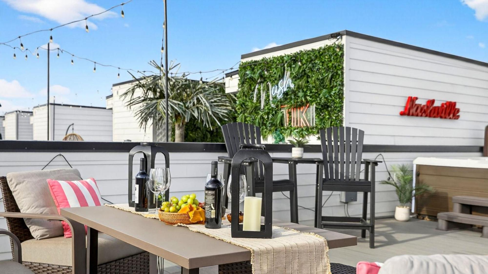 Holiday home Dixieland Delight By Avantstay Rooftop Hot Tub Games Views Near Broadway *