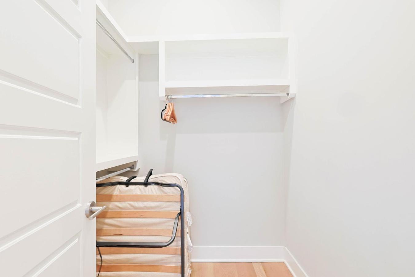 Holiday home Modern Retreat 4 Bedroom 3 5 Ba Walk To East Nash Gems *