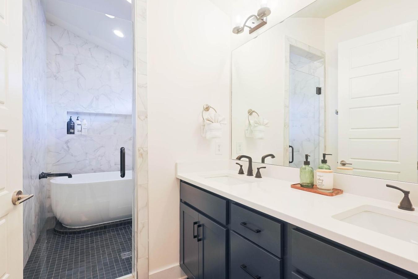 Modern Retreat 4 Bedroom 3 5 Ba Walk To East Nash Gems Holiday home