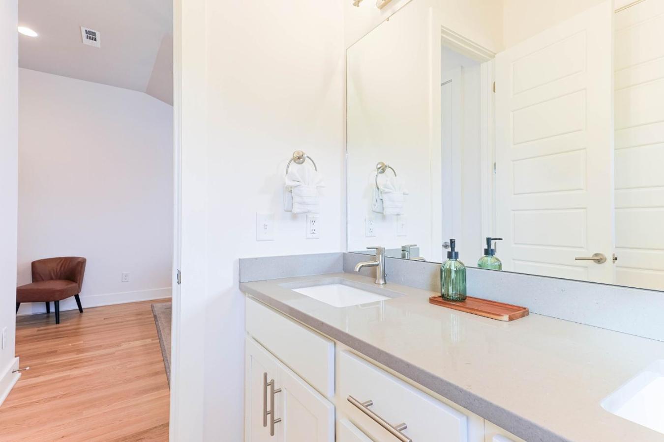 Holiday home Modern Retreat 4 Bedroom 3 5 Ba Walk To East Nash Gems Nashville