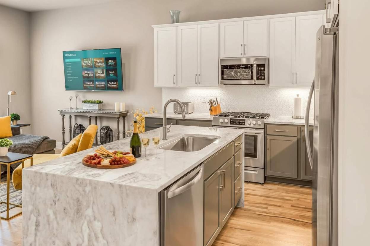 Grill Fire Pit & Views Near Downtown Nashville