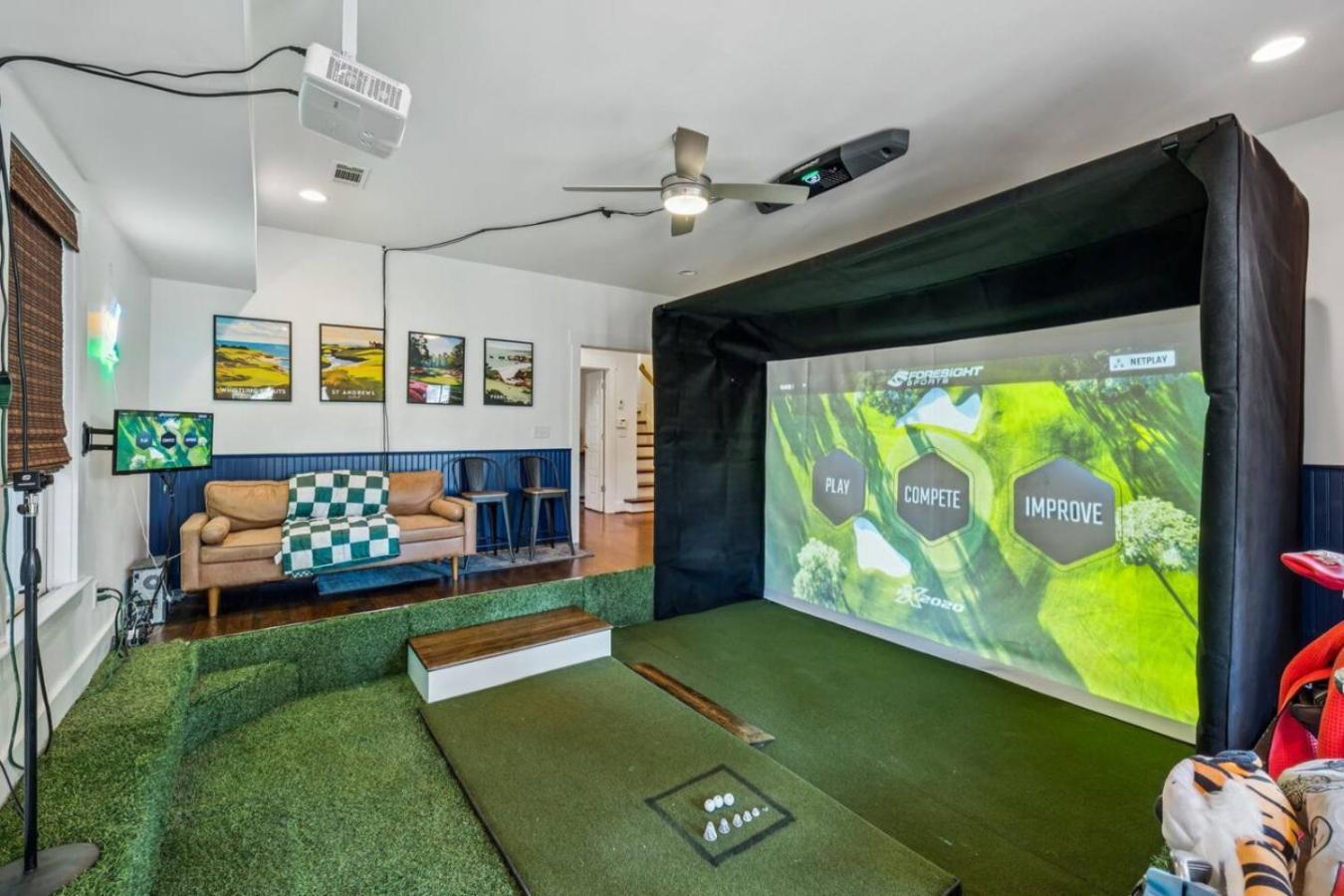 Holiday home Walk To 12 South And Restaurants With Garage And Golf Simulator Nashville