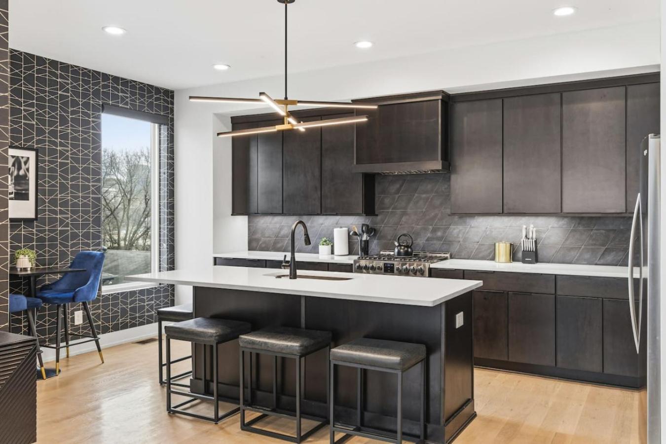 Holiday home View Only 1 Mile To Downtown With Garage And Rooftop