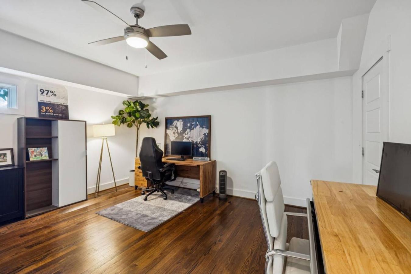 Walk To 12 South And Restaurants With Garage And Golf Simulator Holiday home Nashville