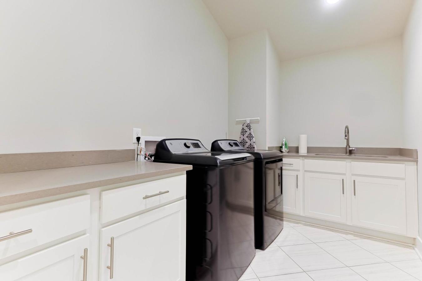 New Townhome Highly Walkable 5 Points Downtown *